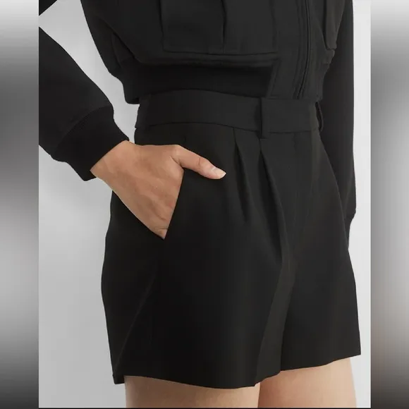 🆕 ARITIZIA BABATON✨ pleated classic mini shorts NWT sz 0