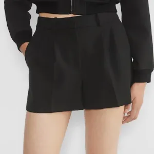 🆕 ARITIZIA BABATON✨ pleated classic mini shorts NWT sz 0