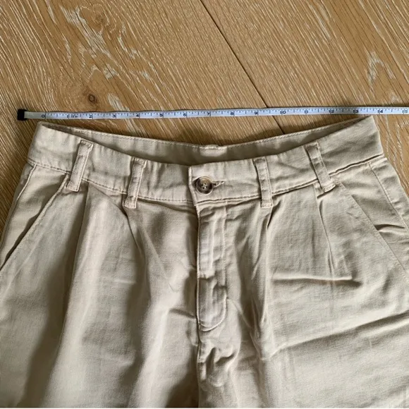 🆕 NWOT FREE PEOPLE Billie Chino Shorts • Almond Milk • Size 2
