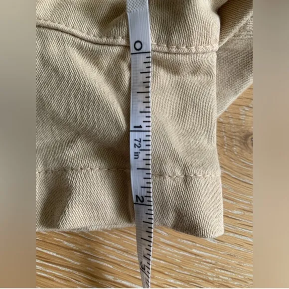 🆕 NWOT FREE PEOPLE Billie Chino Shorts • Almond Milk • Size 2