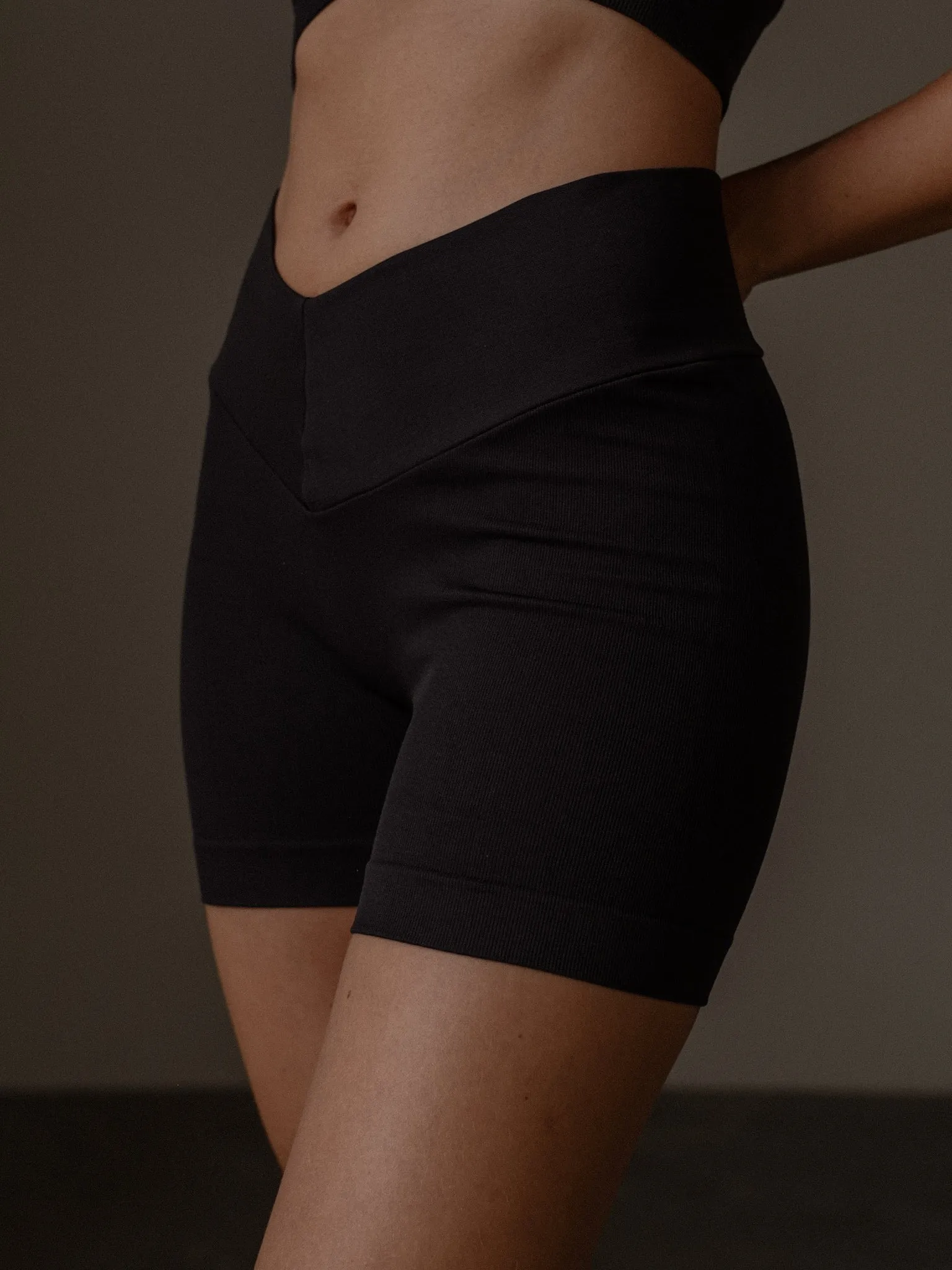 ABS SEAMLESS MINI SHORT - SHADOW