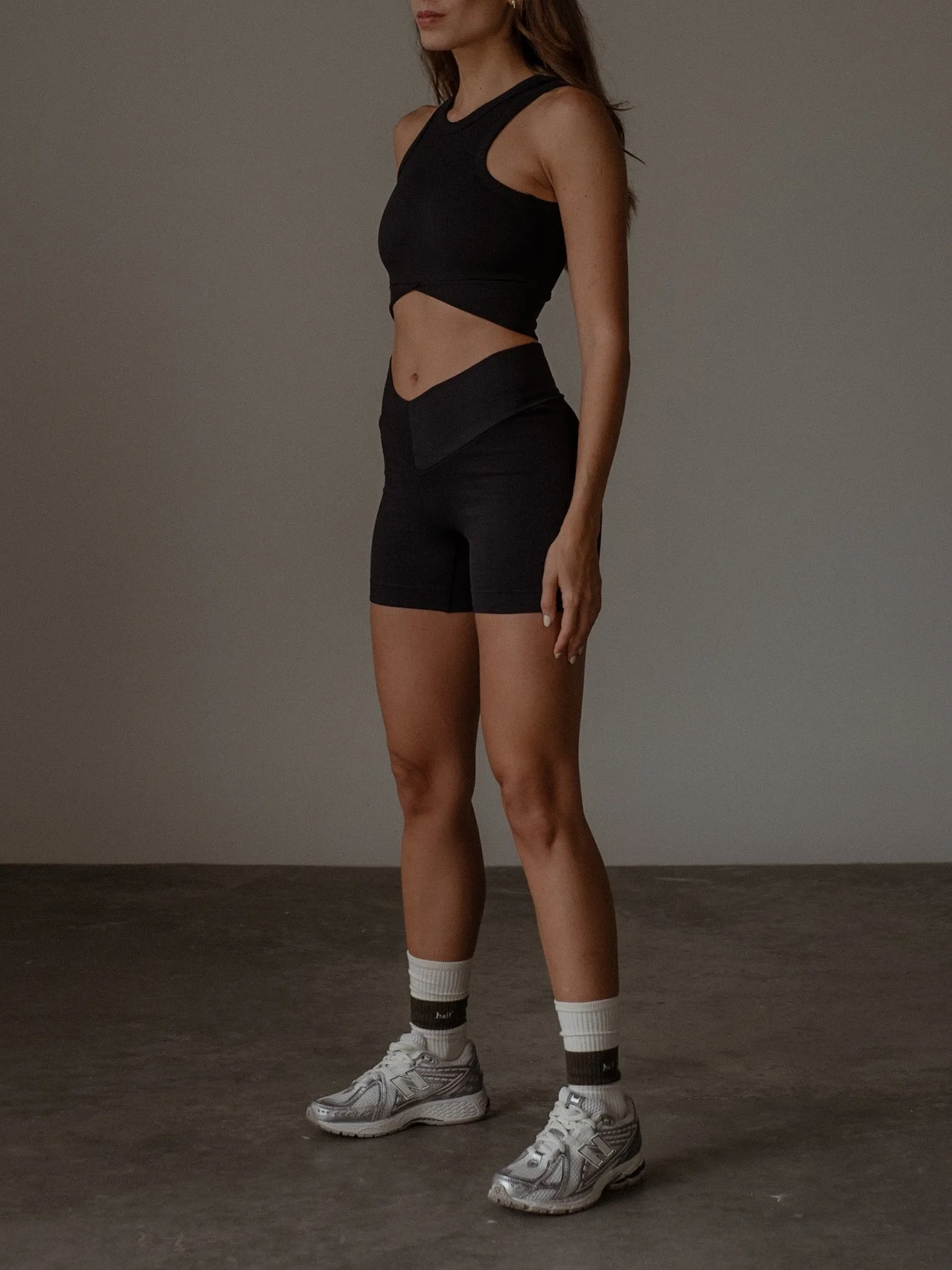 ABS SEAMLESS MINI SHORT - SHADOW