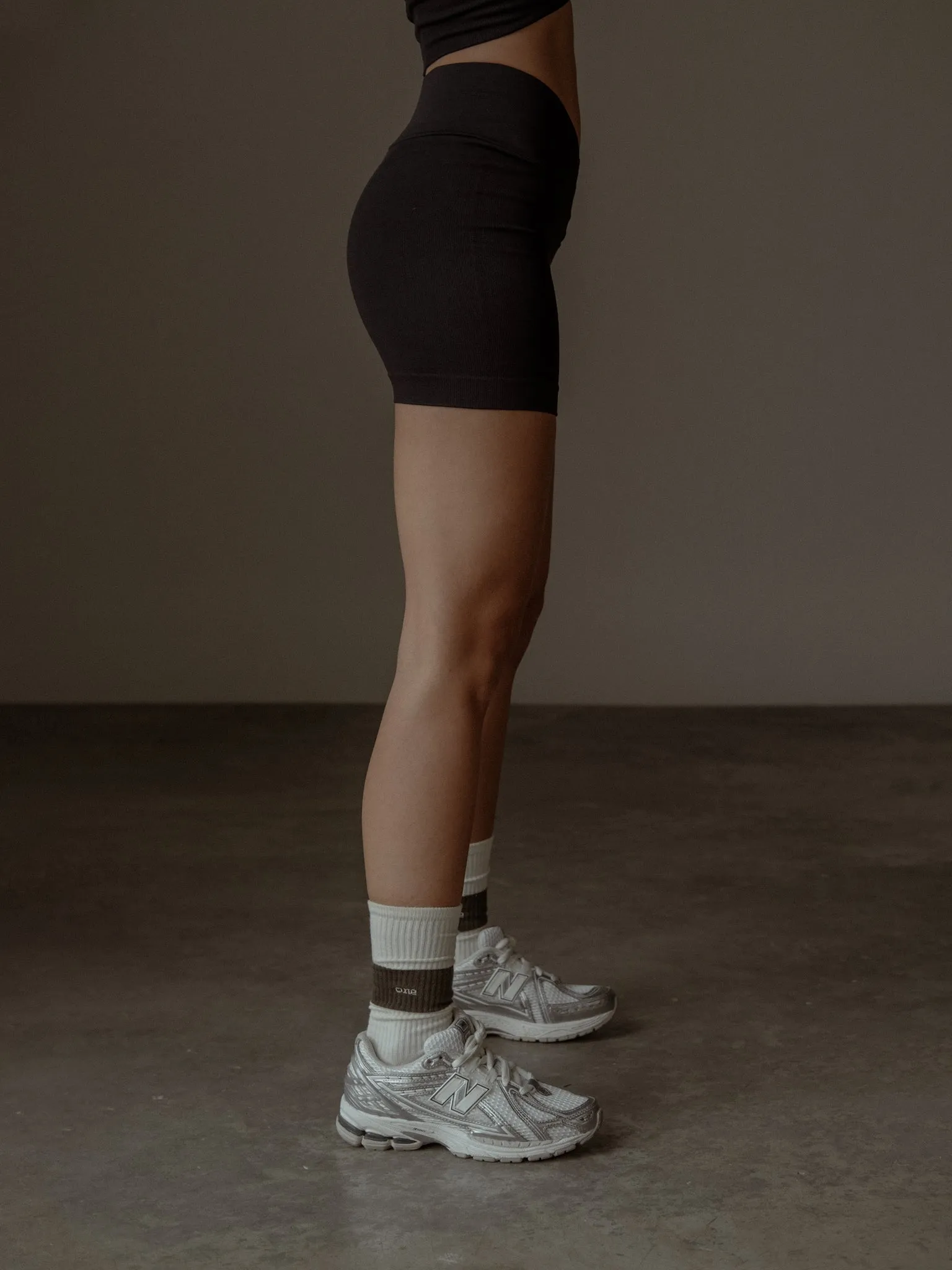 ABS SEAMLESS MINI SHORT - SHADOW