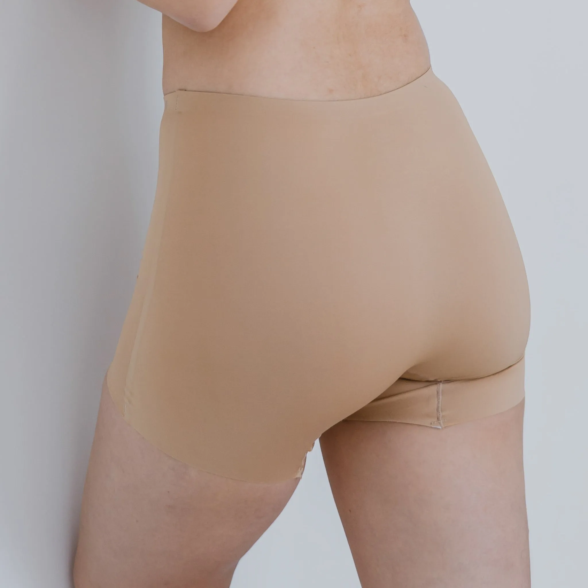 AIR-SHAPER Super Mid-Rise Seamless Shortie (Gentle Compression)