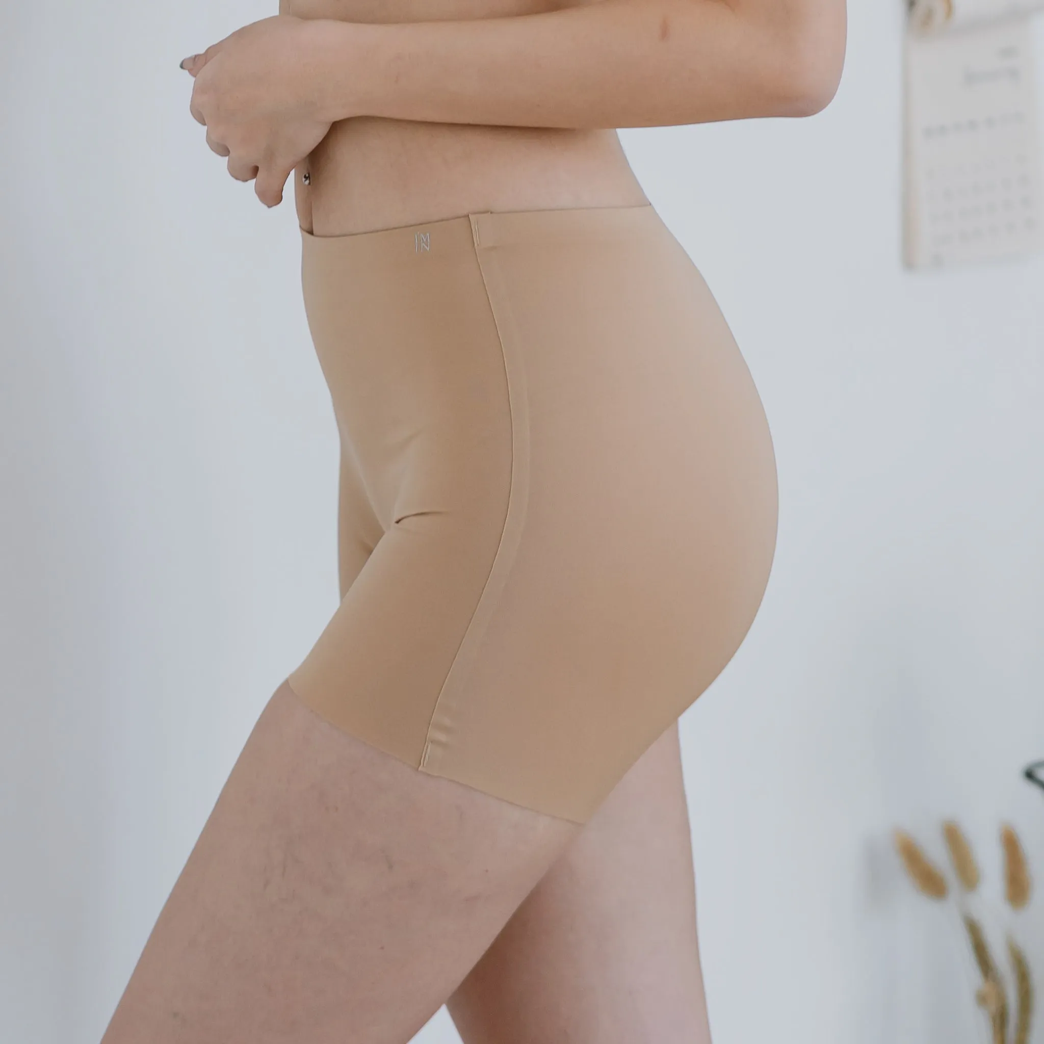 AIR-SHAPER Super Mid-Rise Seamless Shortie (Gentle Compression)