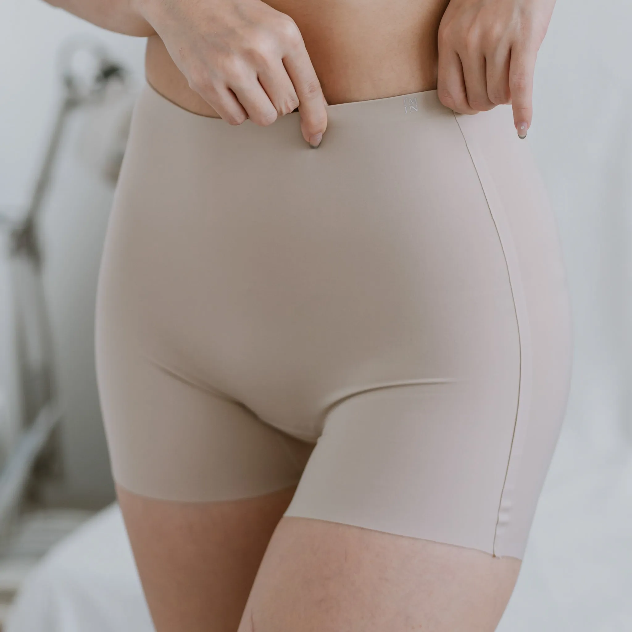 AIR-SHAPER Super Mid-Rise Seamless Shortie (Gentle Compression)
