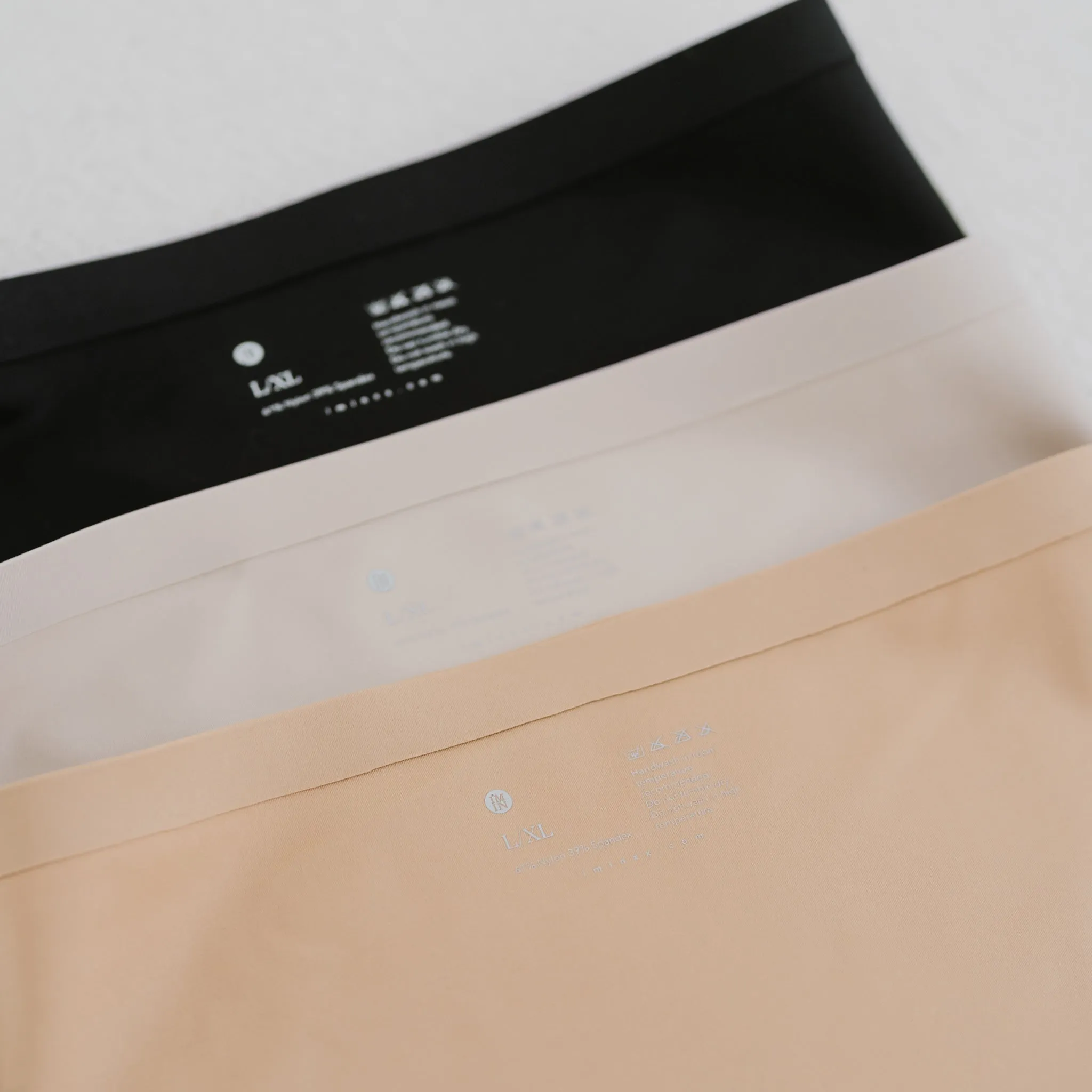 AIR-SHAPER Super Mid-Rise Seamless Shortie (Gentle Compression)