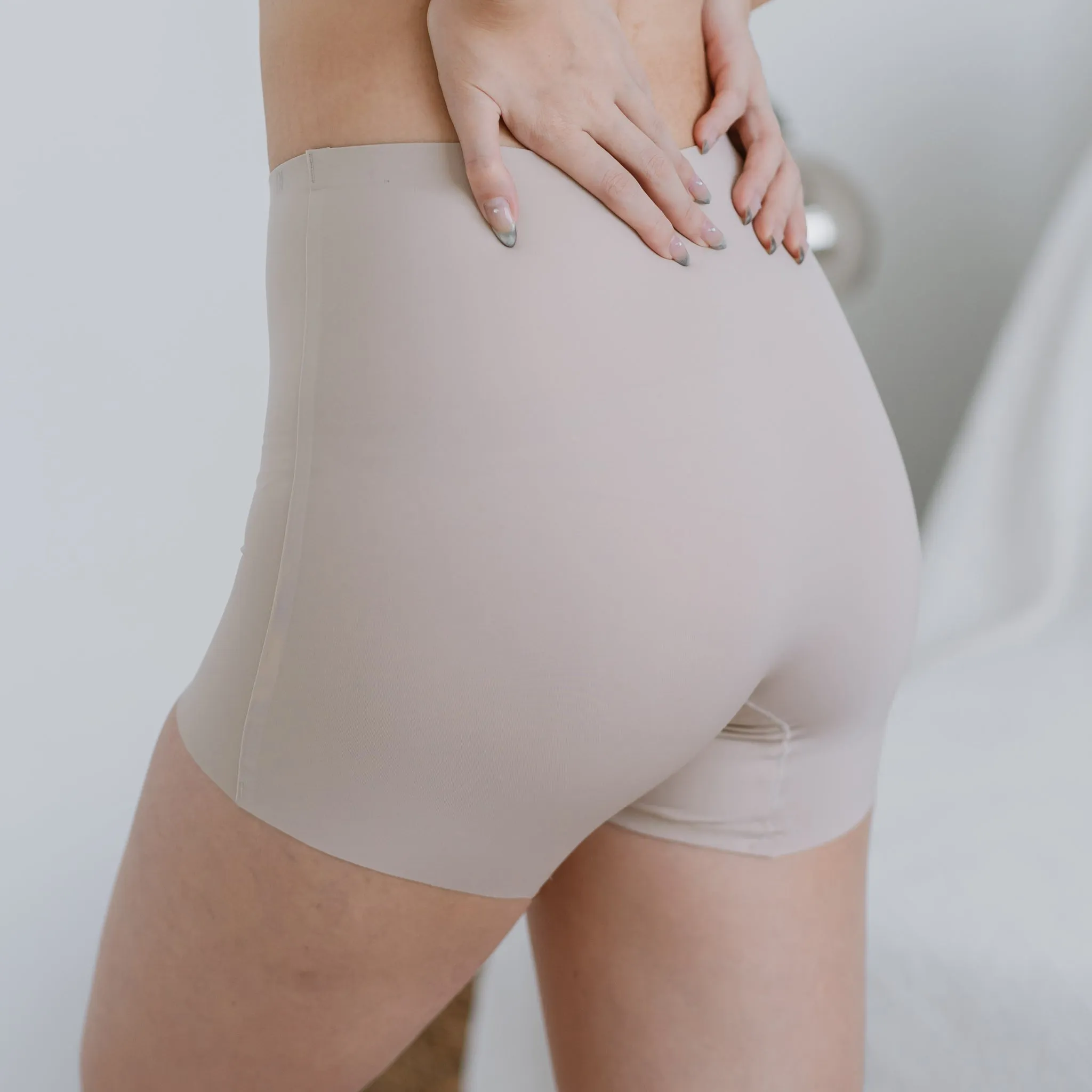 AIR-SHAPER Super Mid-Rise Seamless Shortie (Gentle Compression)