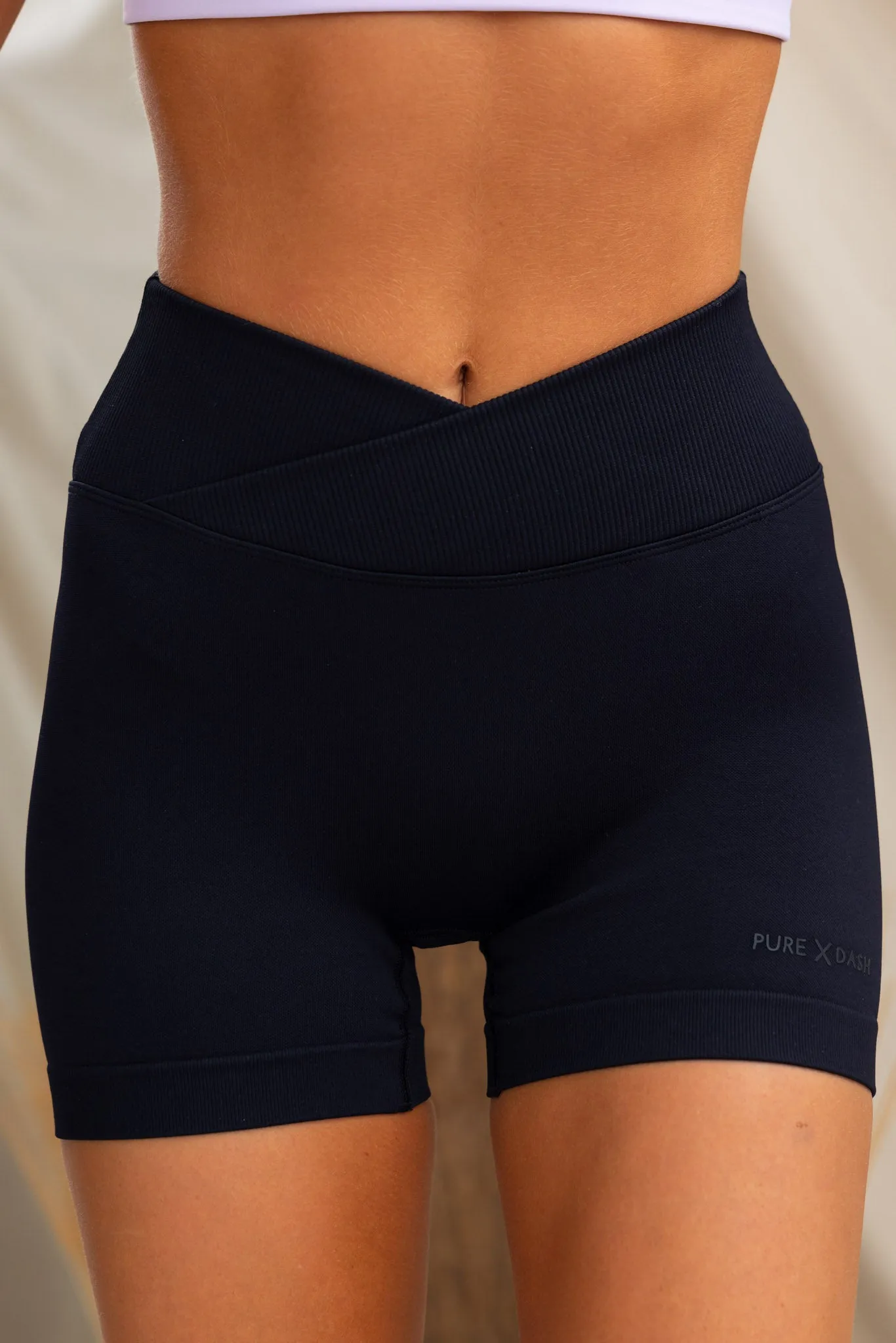 Arise Seamless V Waist Short - Jet Black