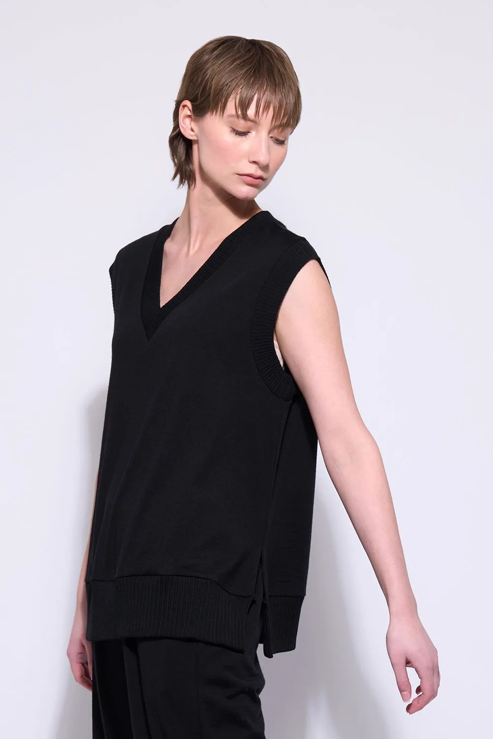 Back Story Vest - Black
