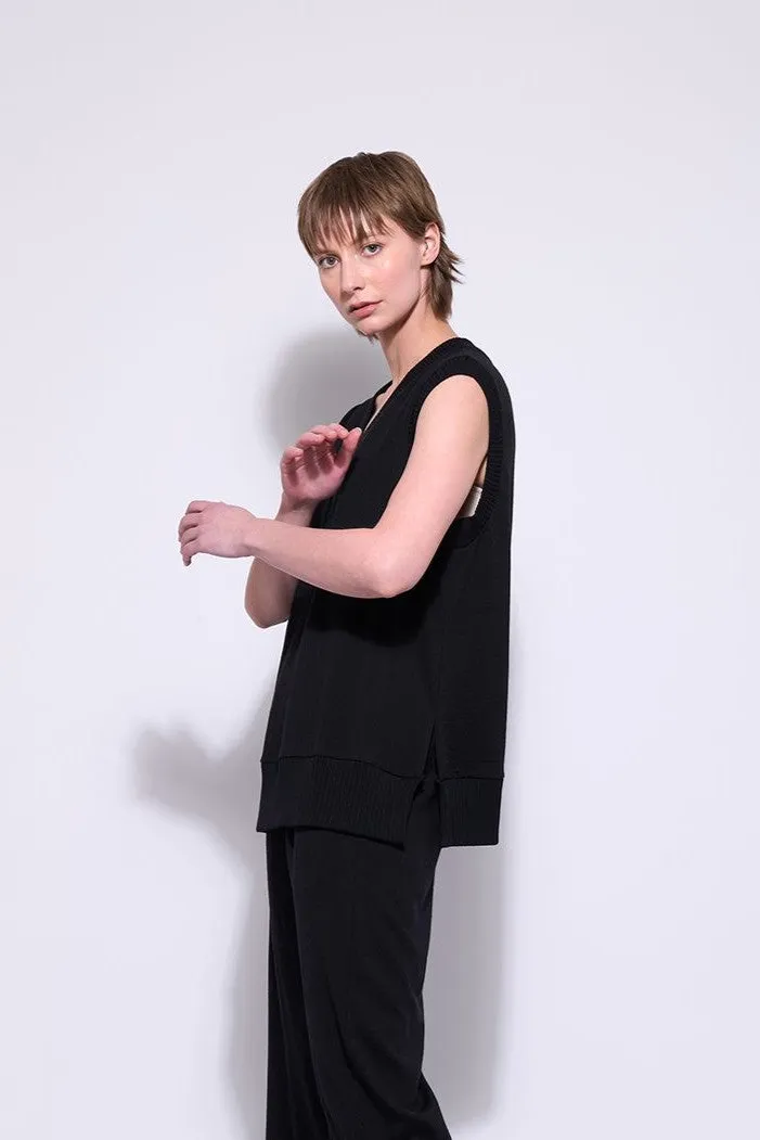 Back Story Vest - Black