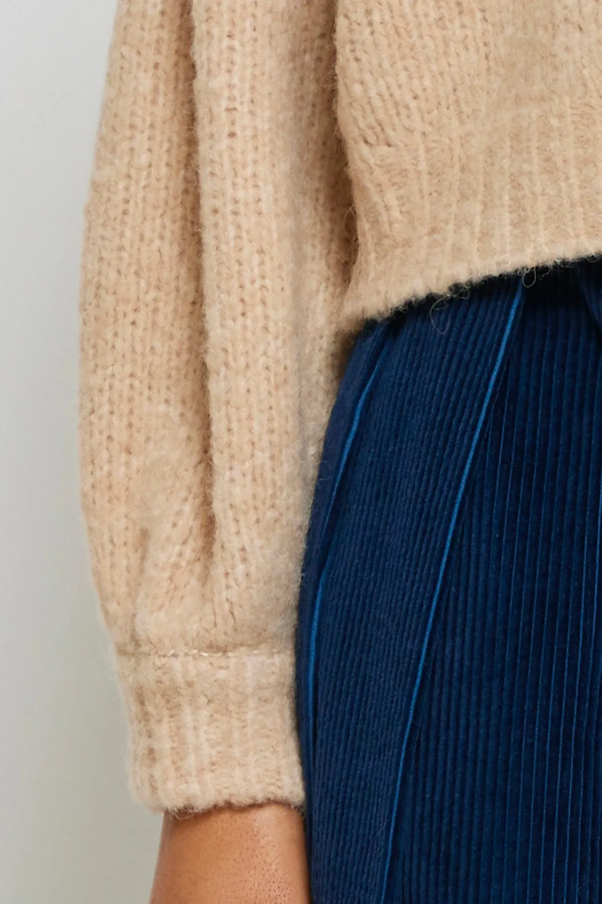 BALLOON SLEEVE SWEATER