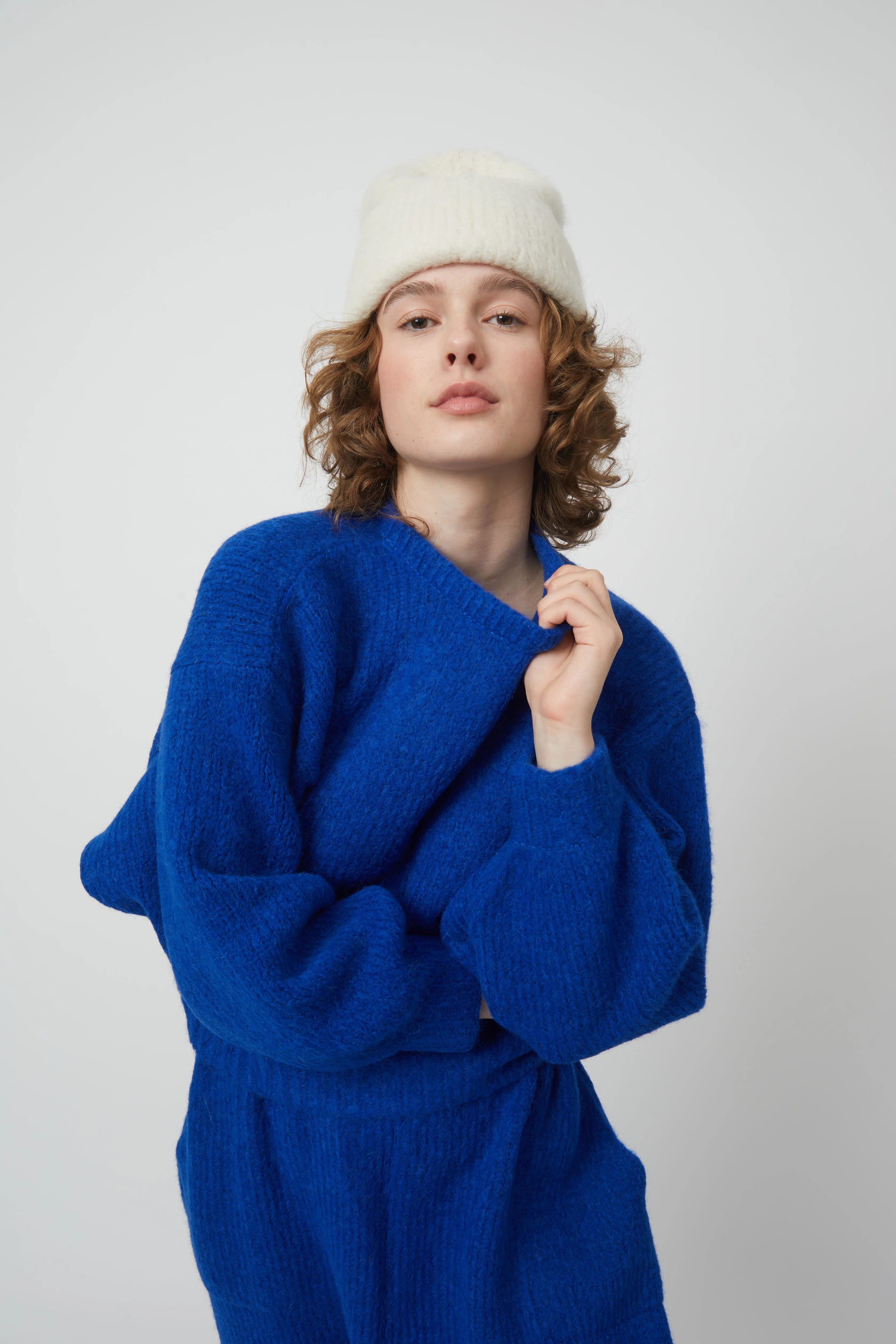 BALLOON SLEEVE SWEATER