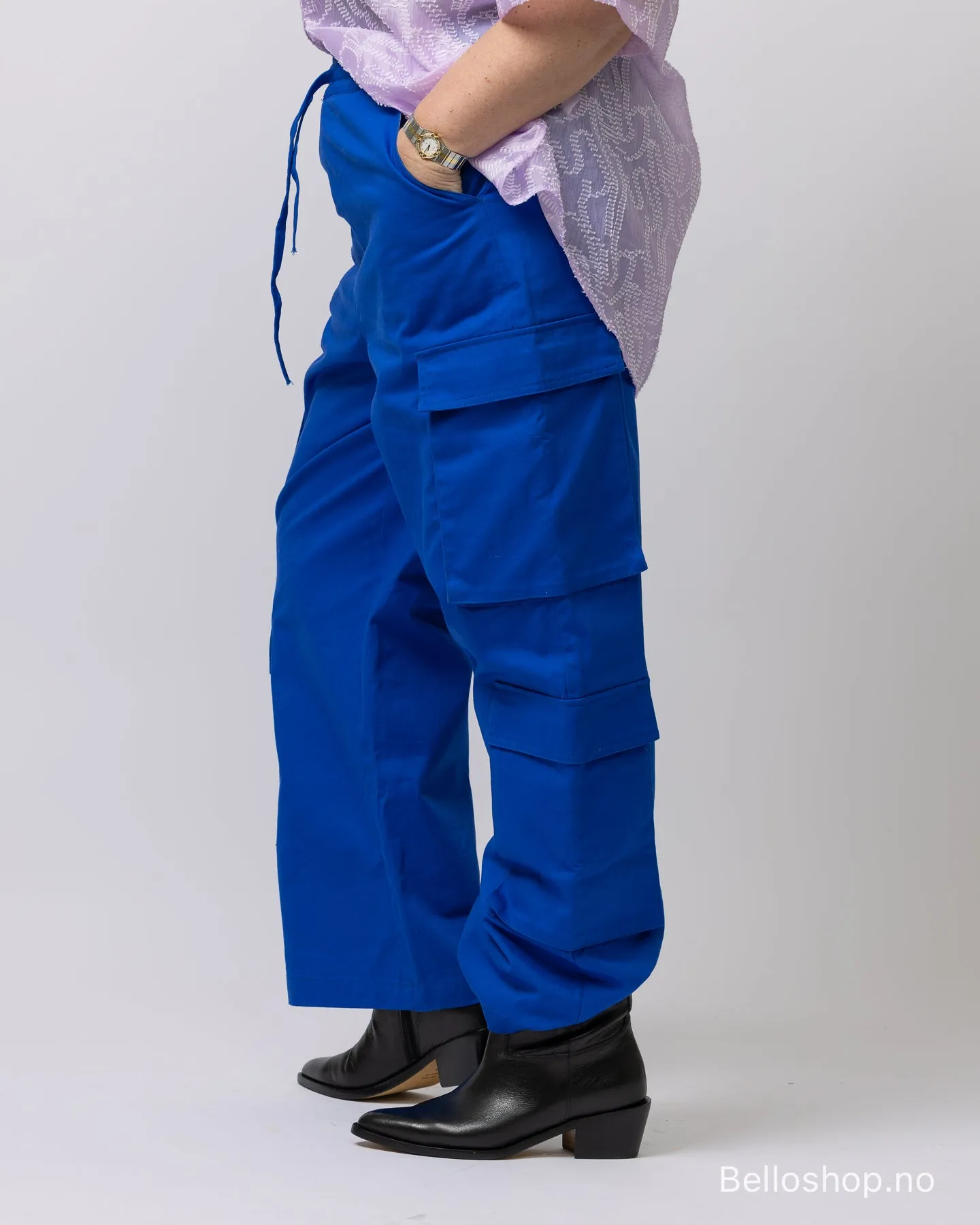 BLANCA STUDIO CARRIE kongeblå oversized cargobukse