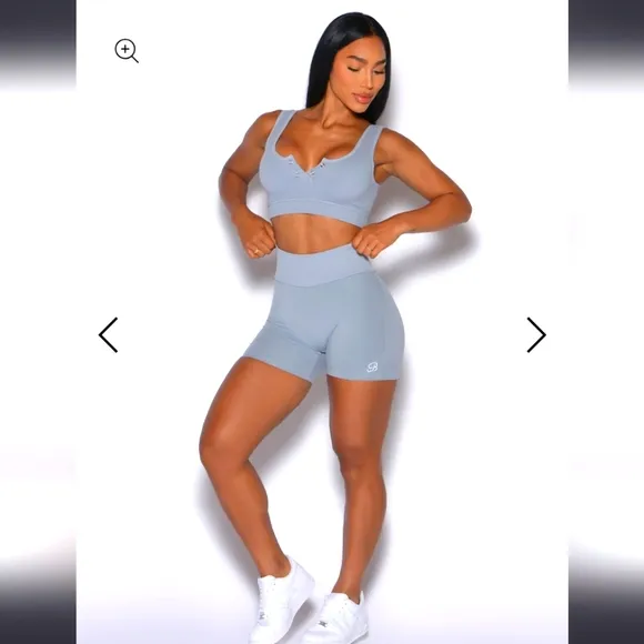 Bombshell Sportswear Figure Scrunch Shorts M NWT