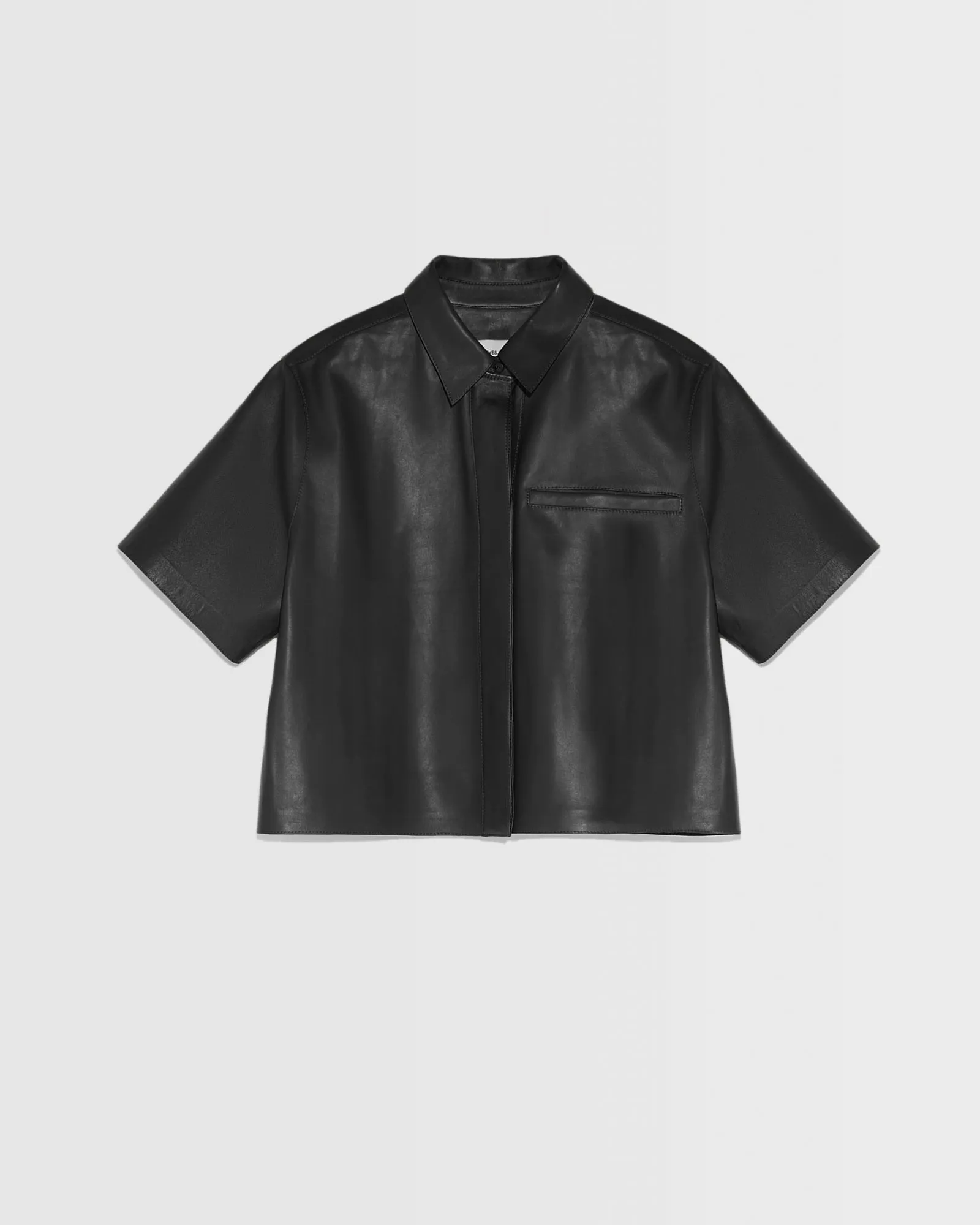 Cropped shirt with short sleeves in leather