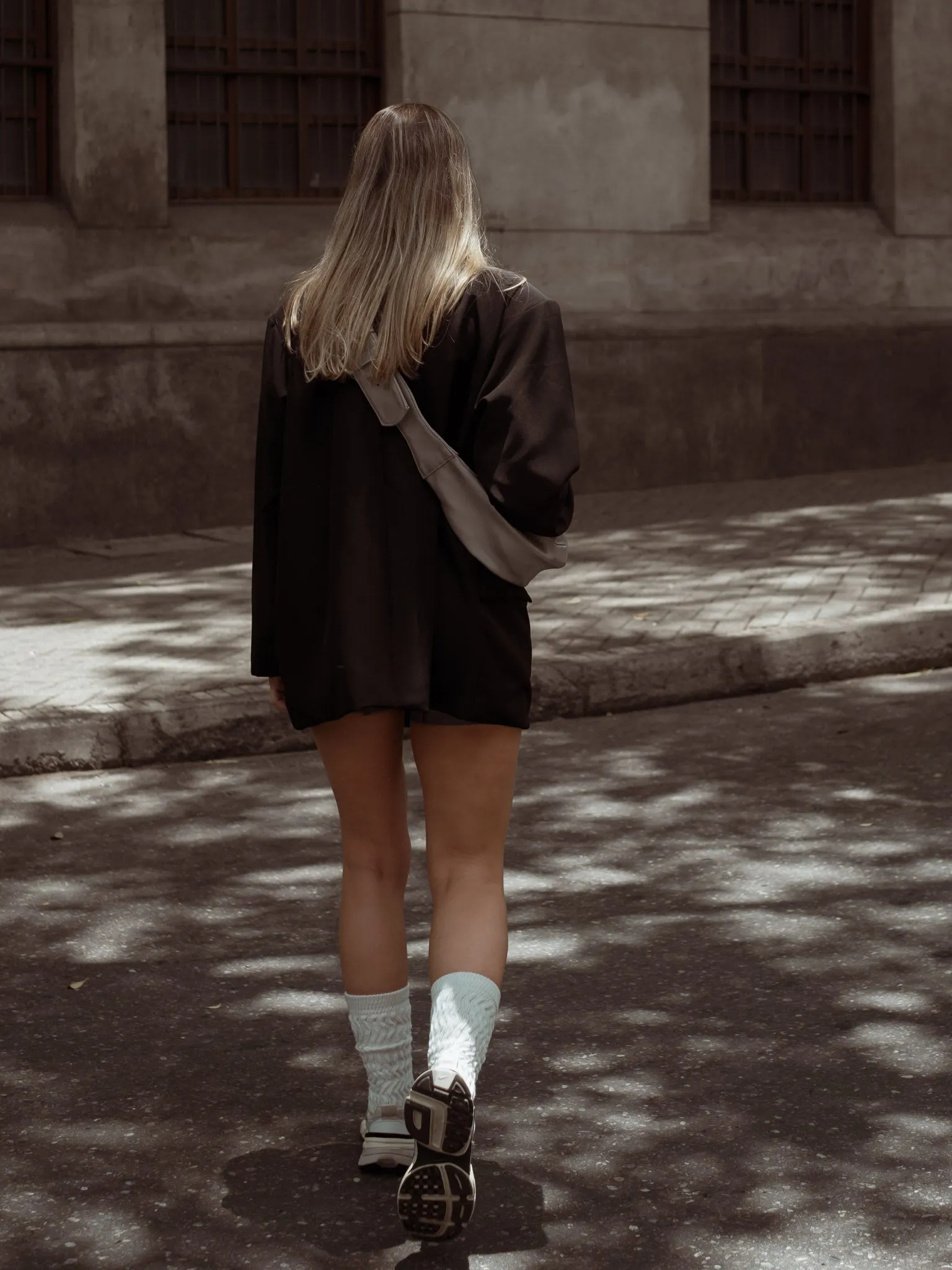 CROSS FRONT BIG BLAZER - BLACK
