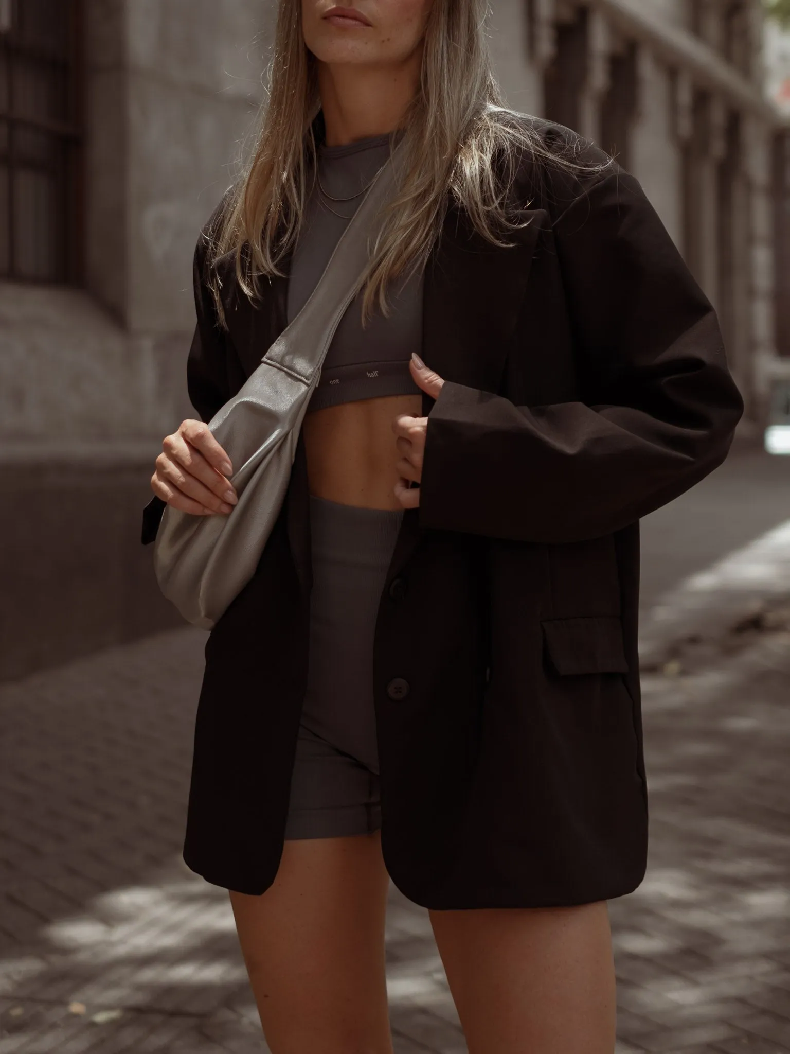 CROSS FRONT BIG BLAZER - BLACK