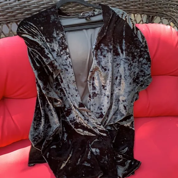Dark Green Short Sleeve Velvet Feel Kimono Size XS/Small NWOT ( will fit S/M&amp;L)