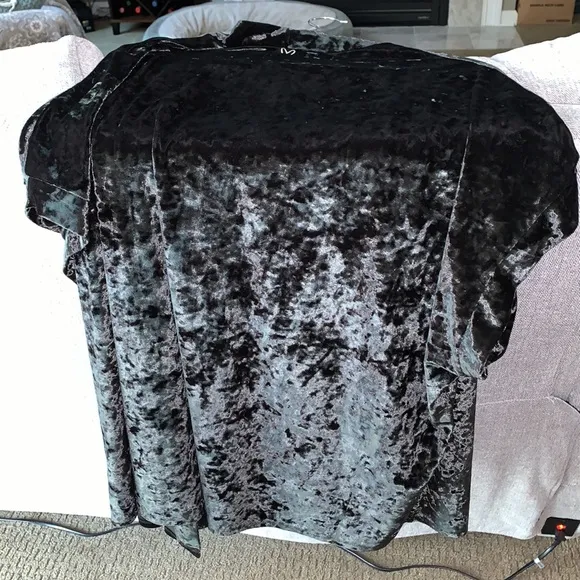 Dark Green Short Sleeve Velvet Feel Kimono Size XS/Small NWOT ( will fit S/M&amp;L)