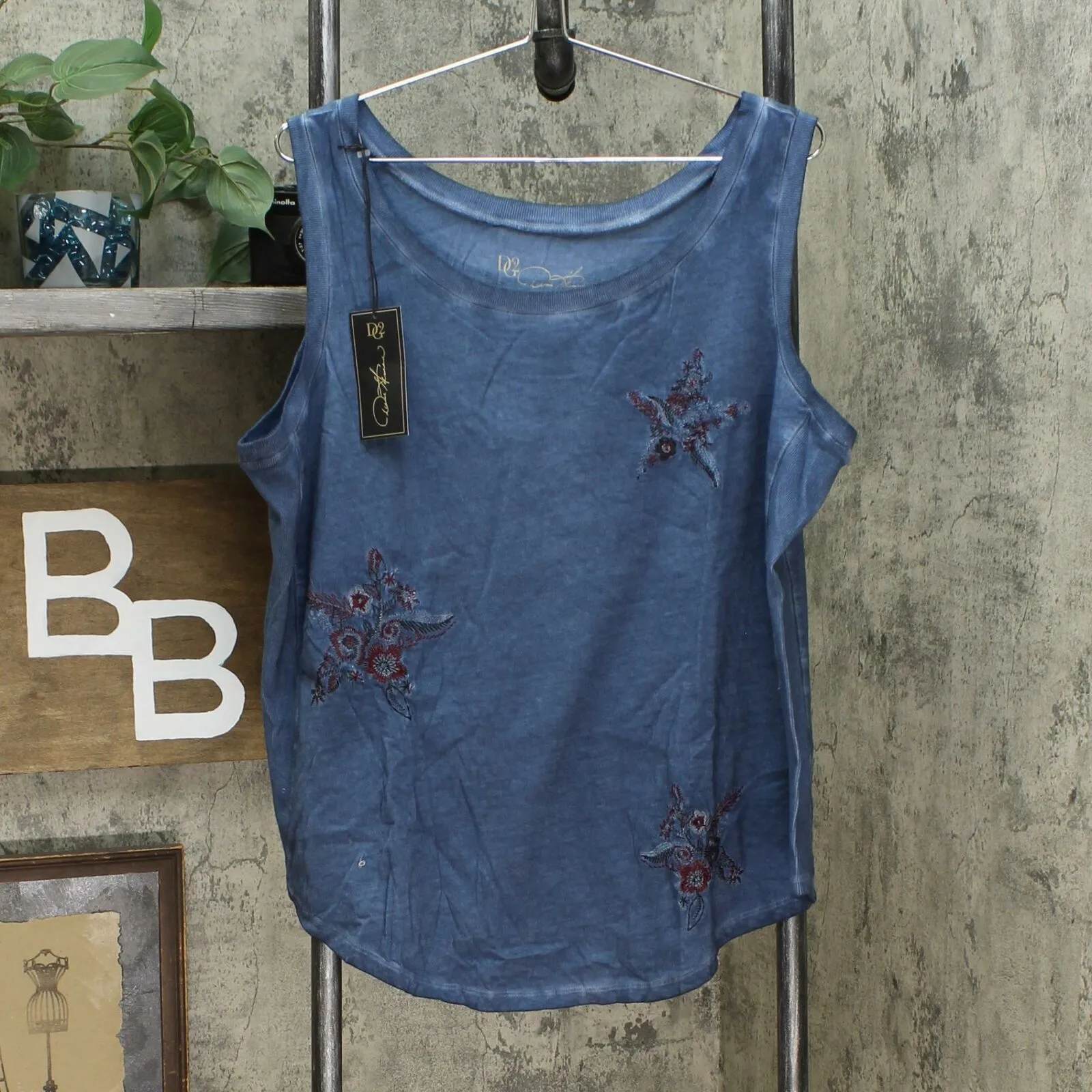 DG2 by Diane Gilman Women's Embroidered Star Tank Top