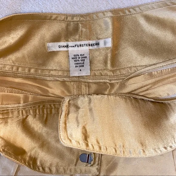 DIANE VON FURSTENBERG Silk GOLD/CREAM Shorts. 4.