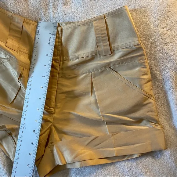 DIANE VON FURSTENBERG Silk GOLD/CREAM Shorts. 4.