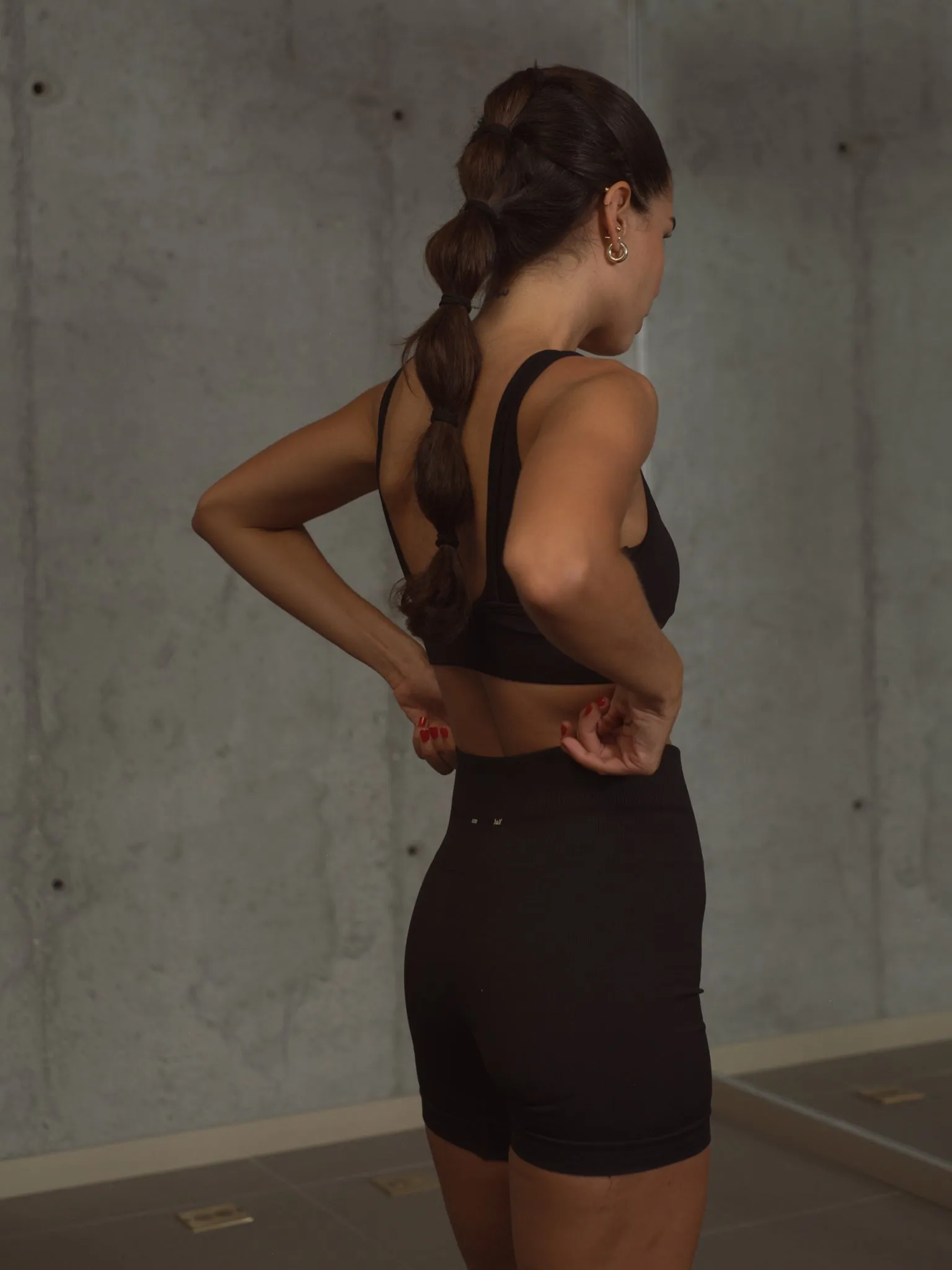 DOUBLE SQUARE SEAMLESS TOP - SHADOW