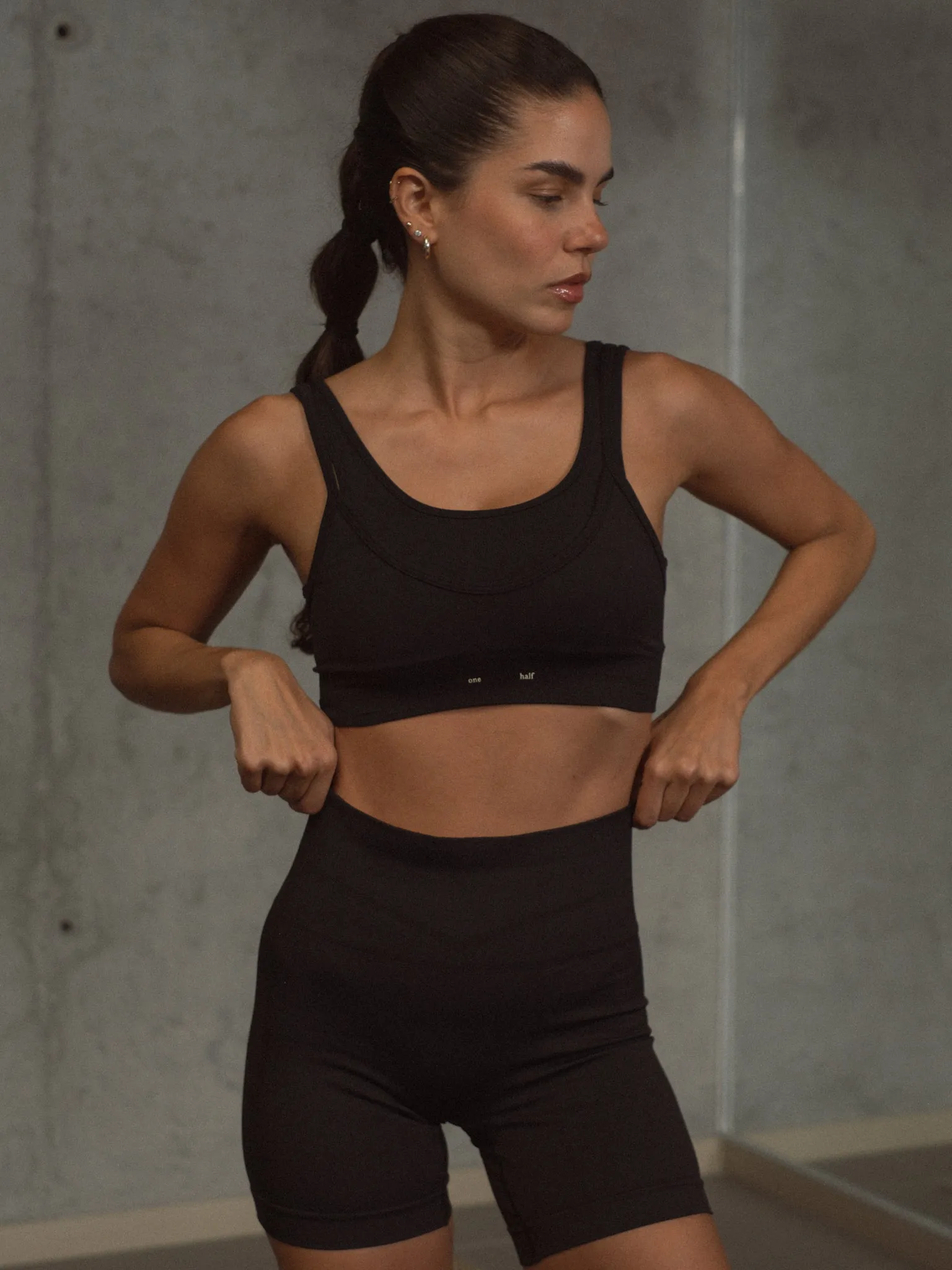 DOUBLE SQUARE SEAMLESS TOP - SHADOW