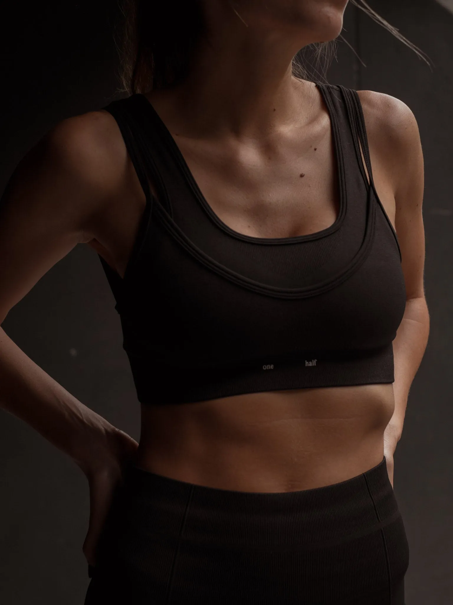 DOUBLE SQUARE SEAMLESS TOP - SHADOW