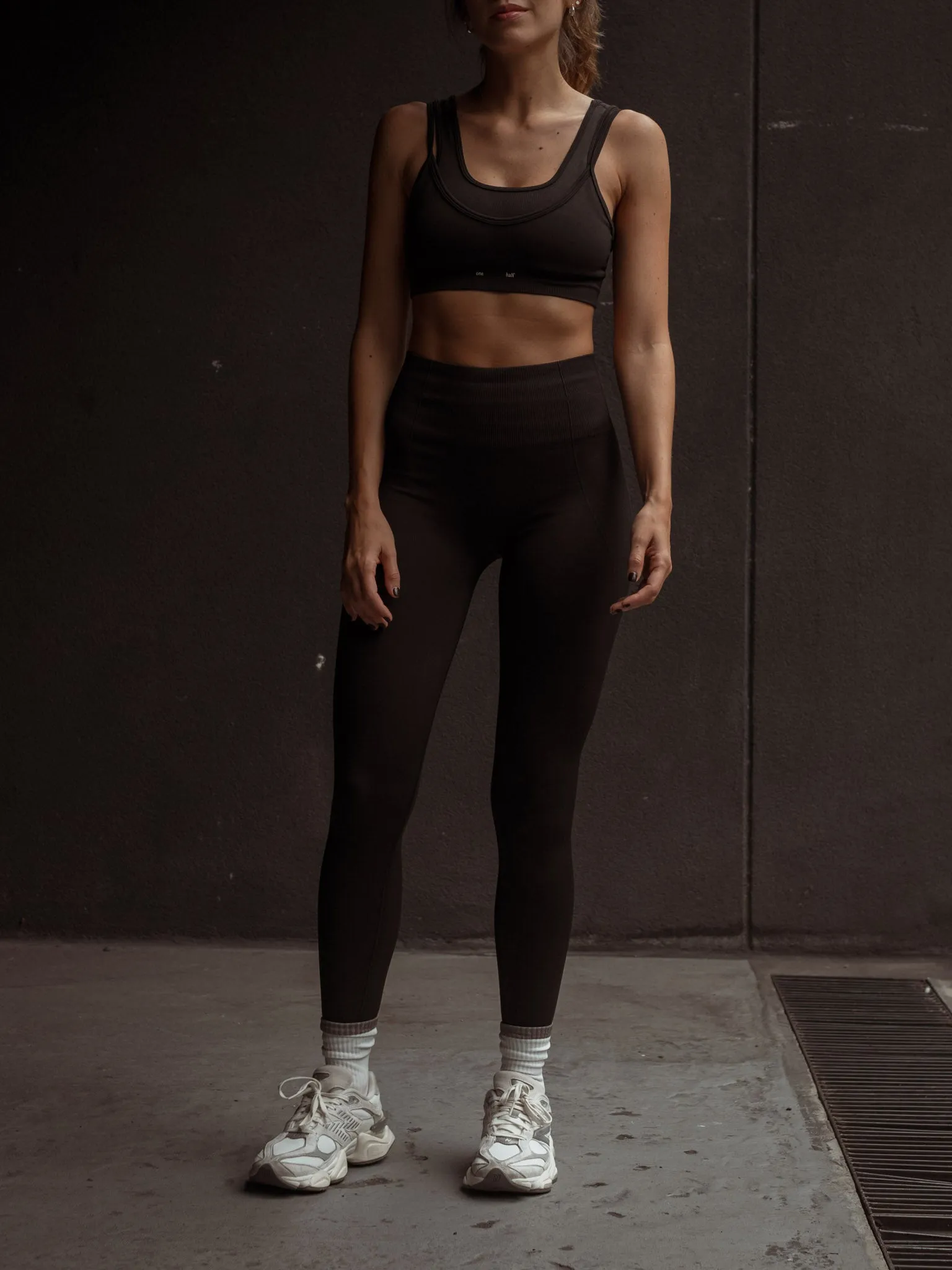DOUBLE SQUARE SEAMLESS TOP - SHADOW