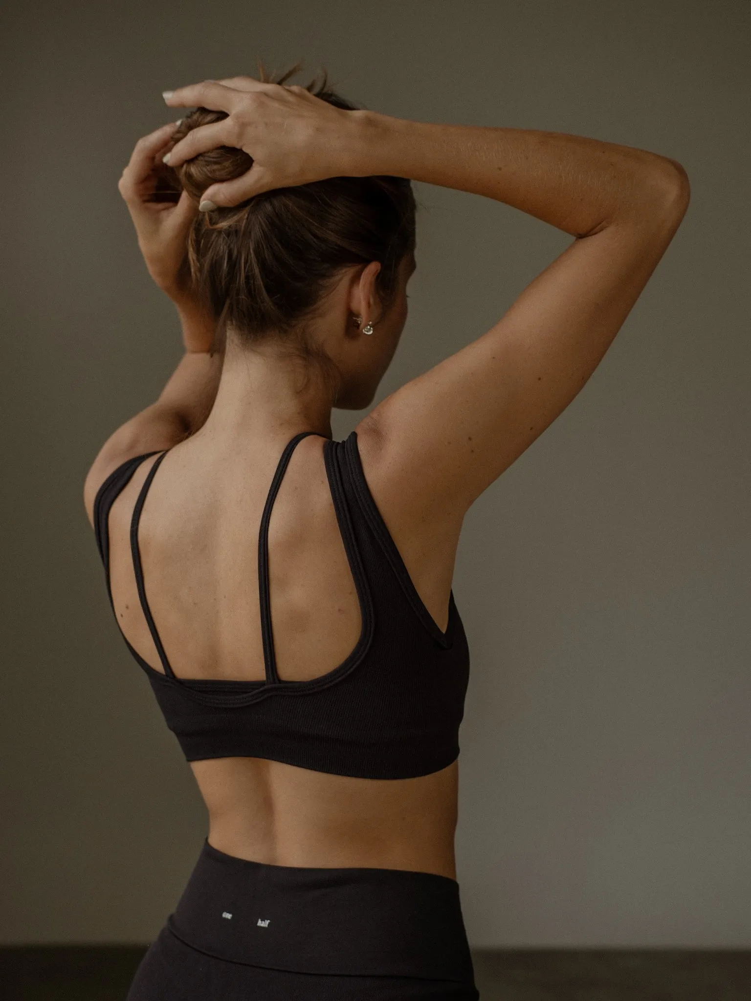 DOUBLE X SEAMLESS CROP TOP - SHADOW