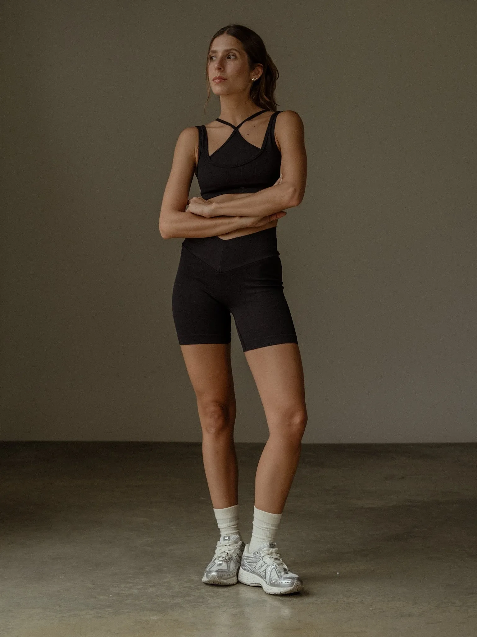 DOUBLE X SEAMLESS CROP TOP - SHADOW
