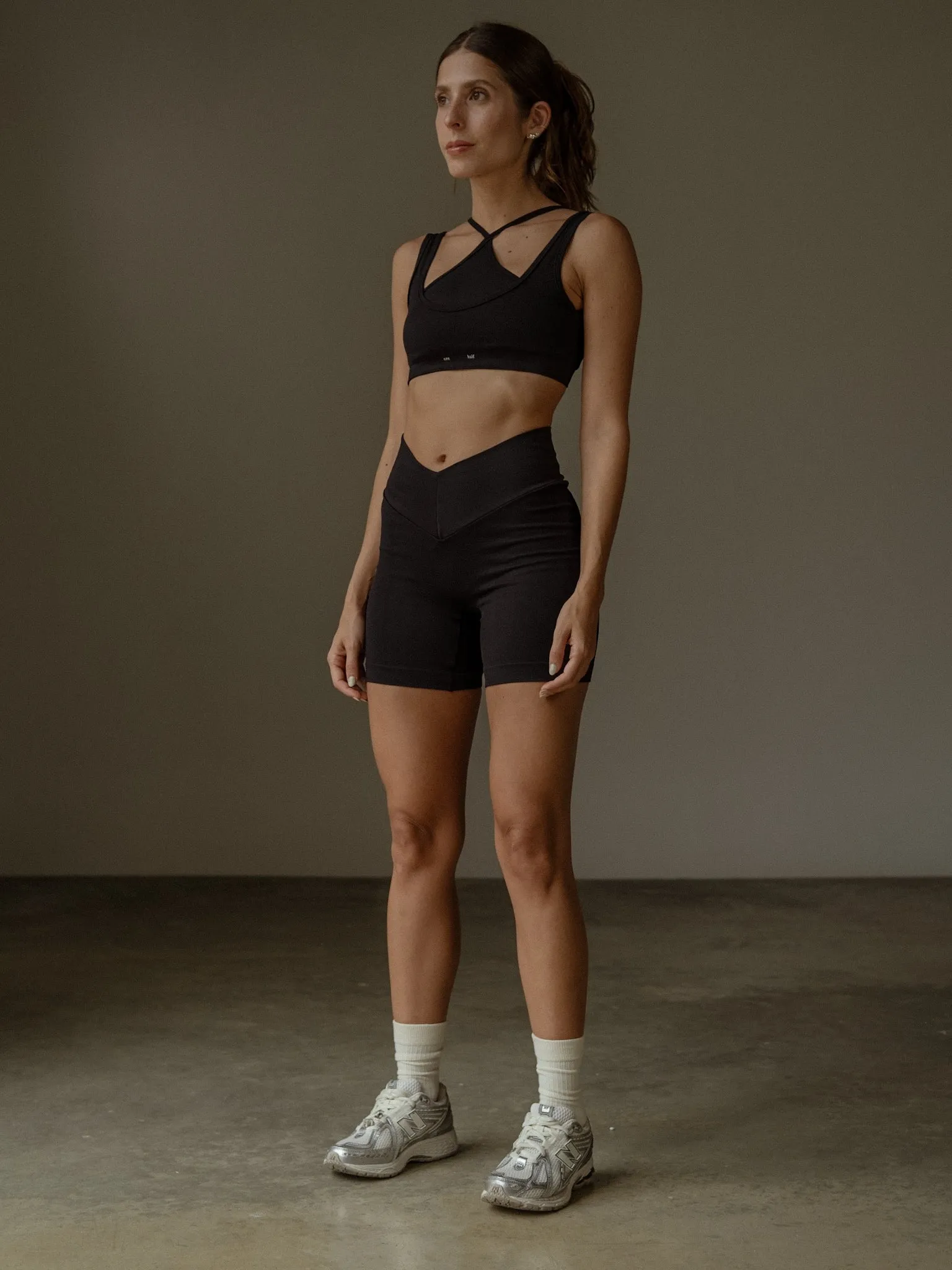 DOUBLE X SEAMLESS CROP TOP - SHADOW