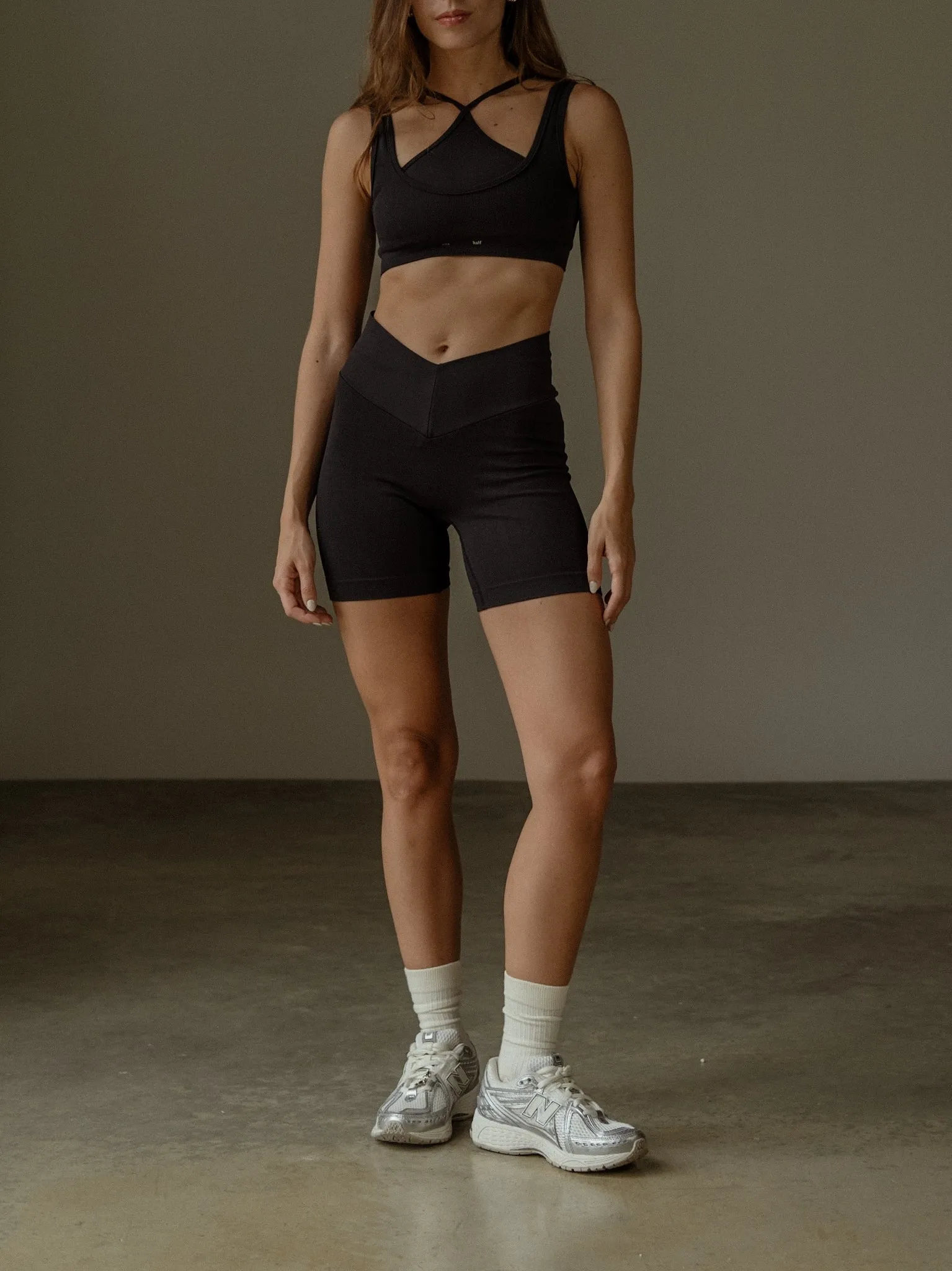 DOUBLE X SEAMLESS CROP TOP - SHADOW