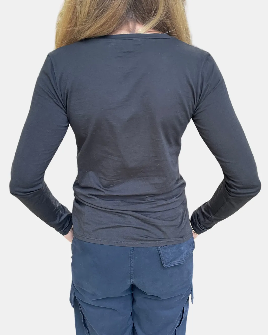 FITTED LONG SLEEVE T-SHIRT IN BLACK