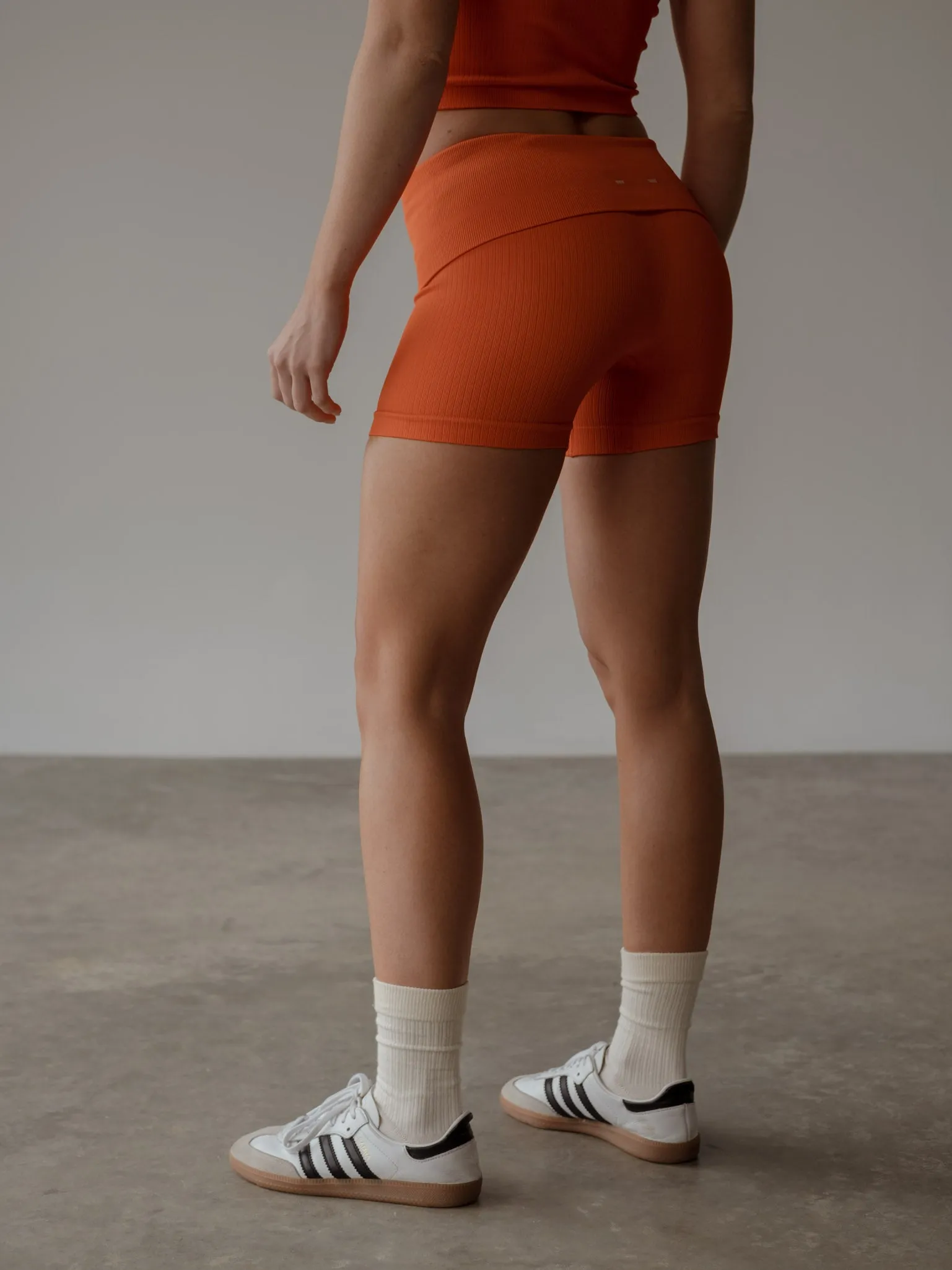 FLEX SEAMLESS MINI SHORT  - BRIGHT ORANGE