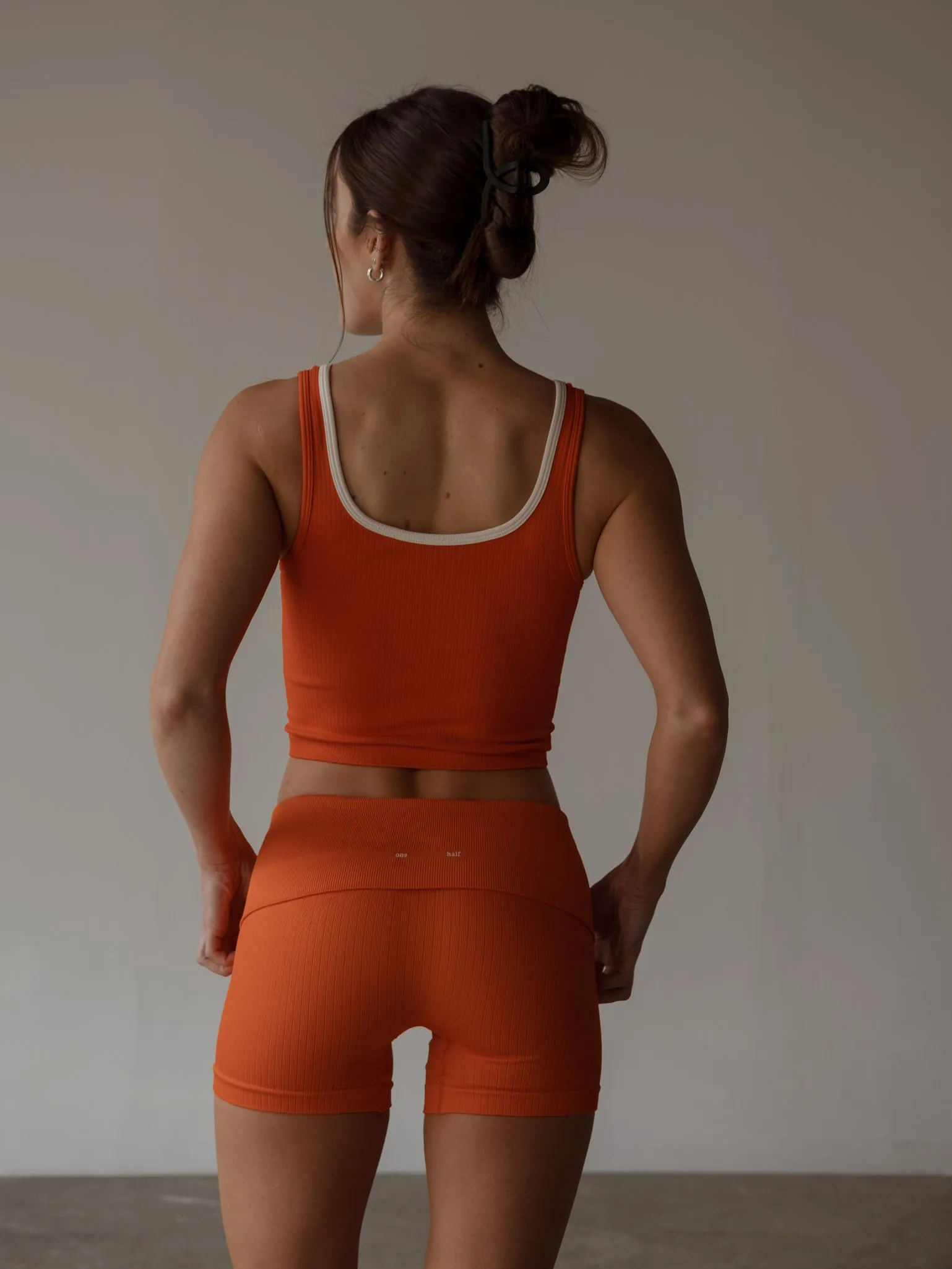 FLEX SEAMLESS MINI SHORT  - BRIGHT ORANGE
