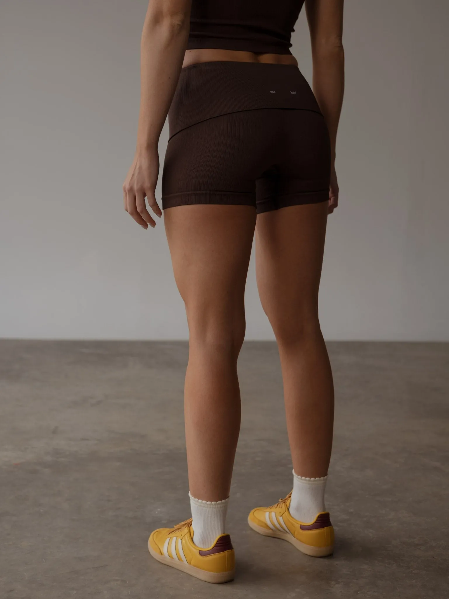FLEX SEAMLESS MINI SHORT  - ESPRESSO