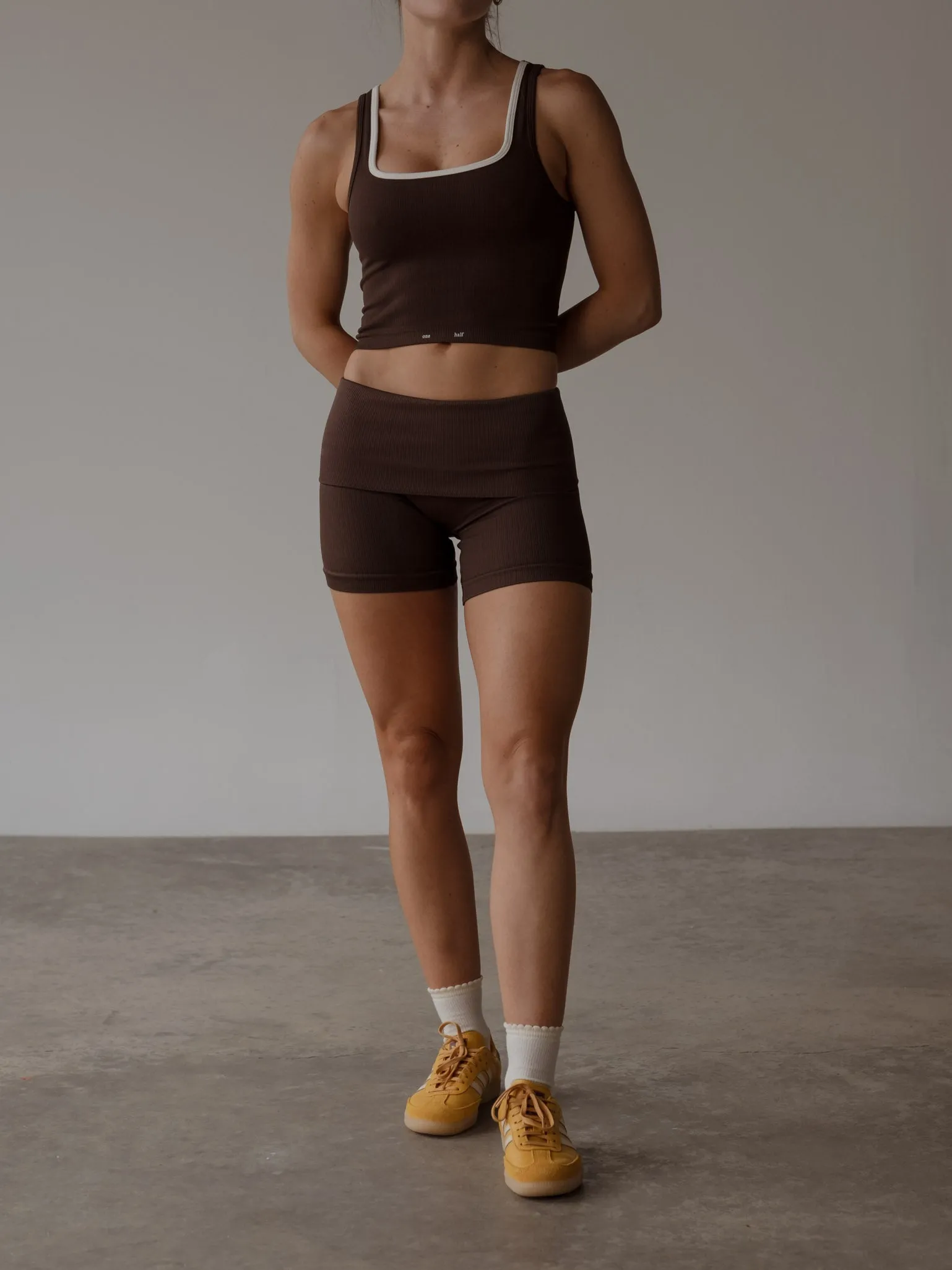FLEX SEAMLESS MINI SHORT  - ESPRESSO