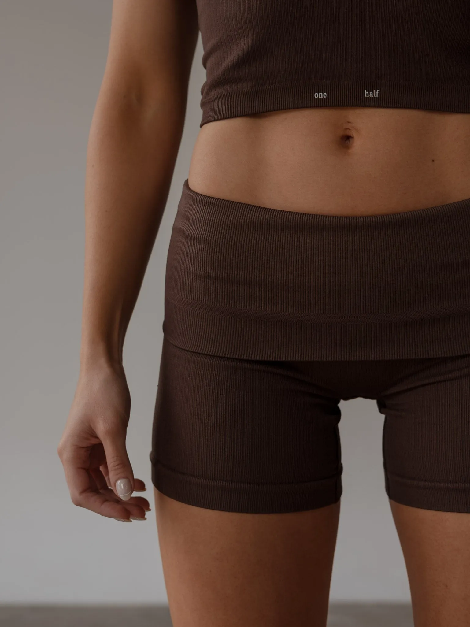 FLEX SEAMLESS MINI SHORT  - ESPRESSO