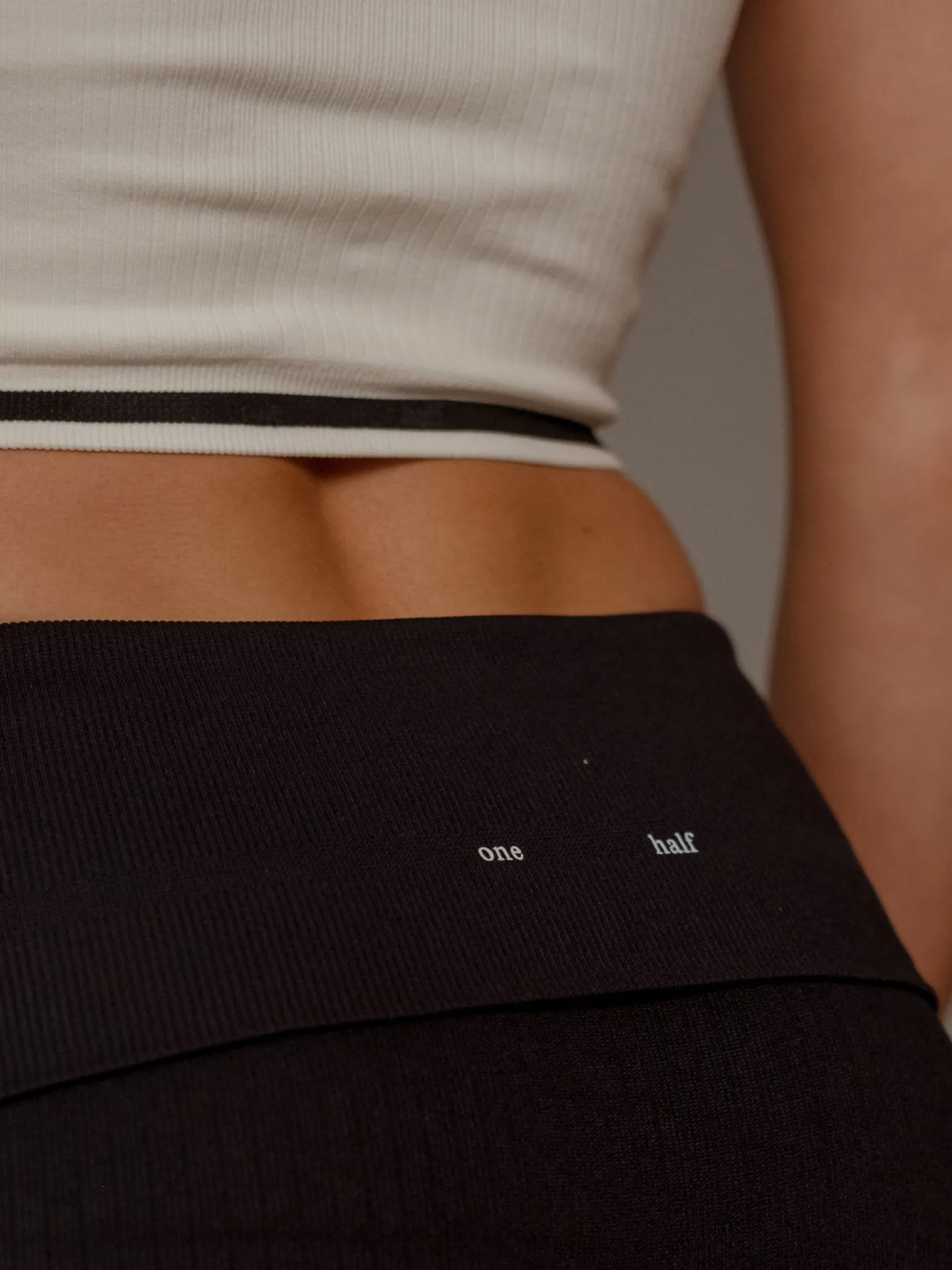 FLEX SEAMLESS MINI SHORT  - PLUS BLACK