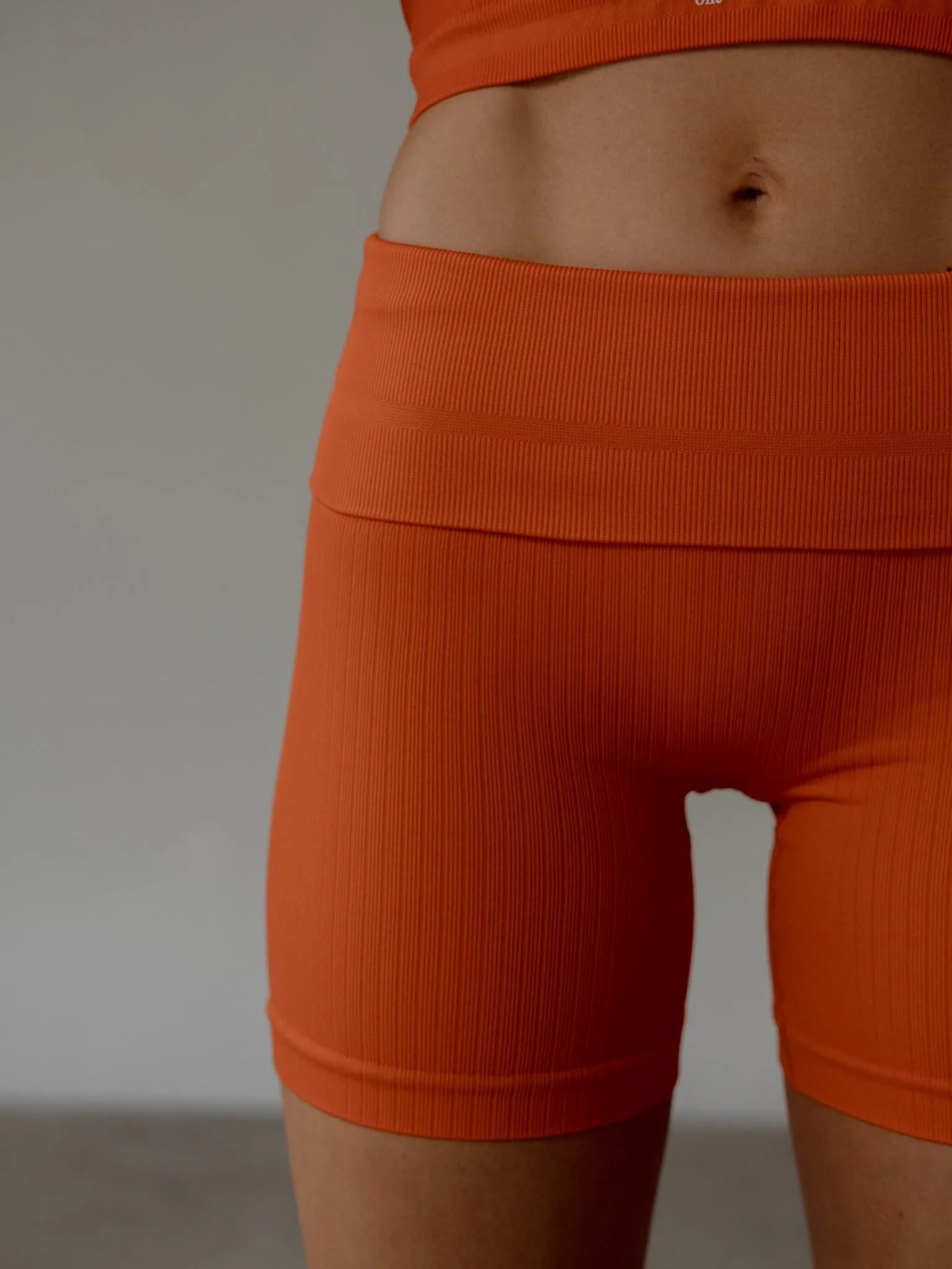FLEX SEAMLESS SHORT - BRIGHT ORANGE