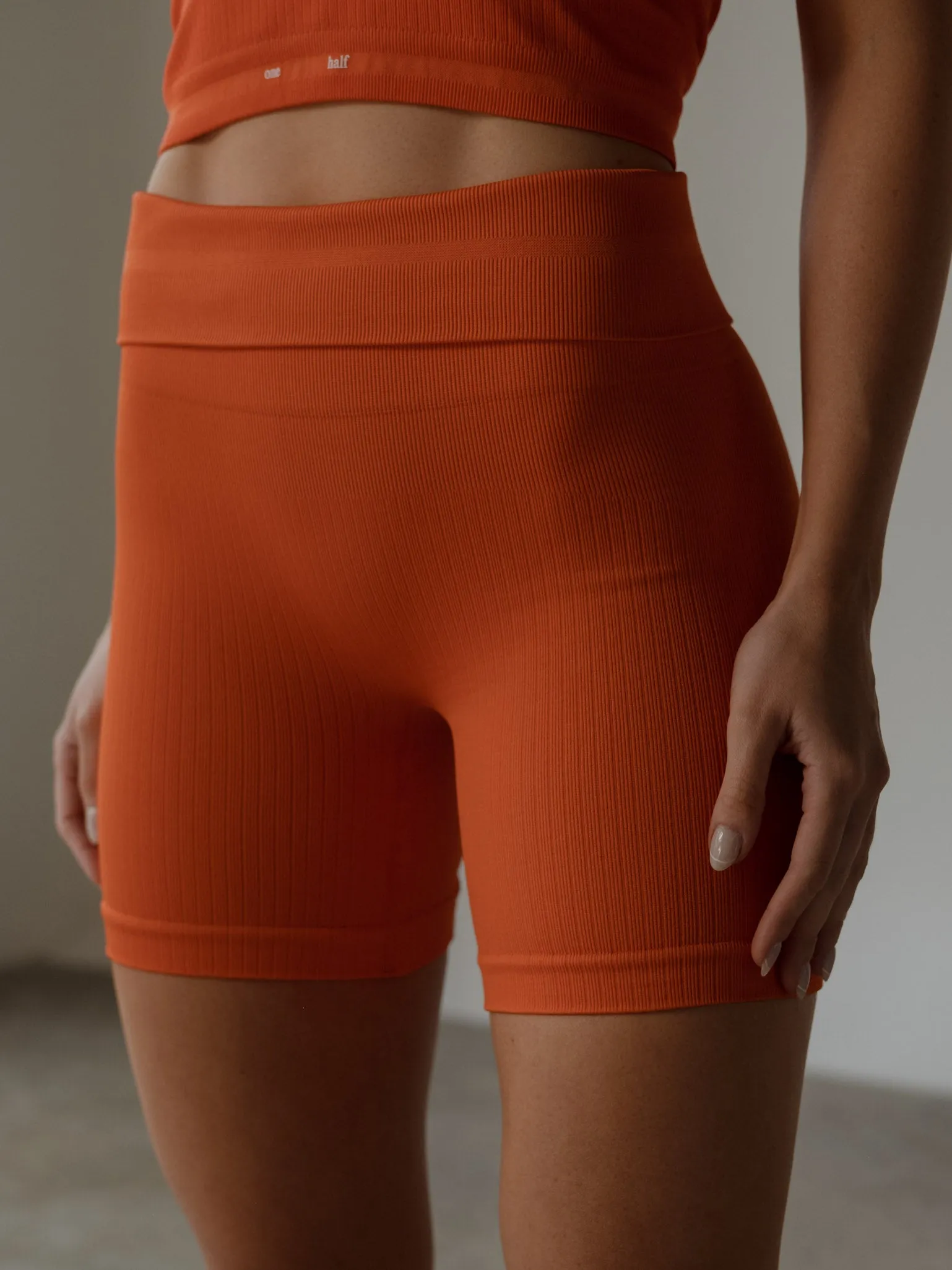 FLEX SEAMLESS SHORT - BRIGHT ORANGE
