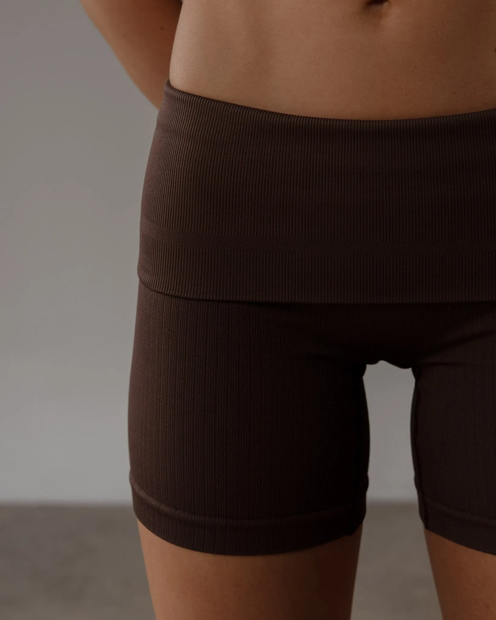 FLEX SEAMLESS SHORT - ESPRESSO