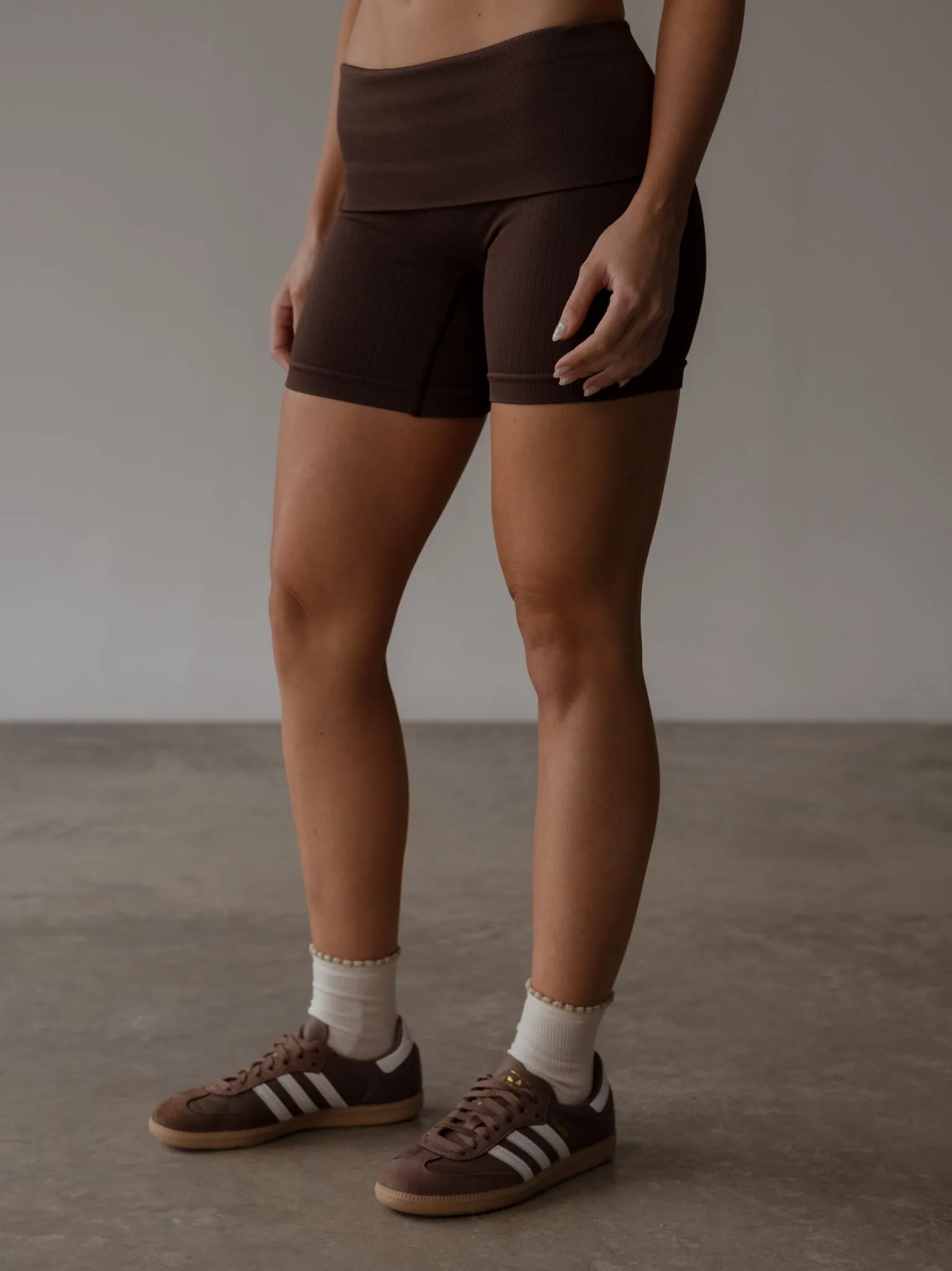 FLEX SEAMLESS SHORT - ESPRESSO
