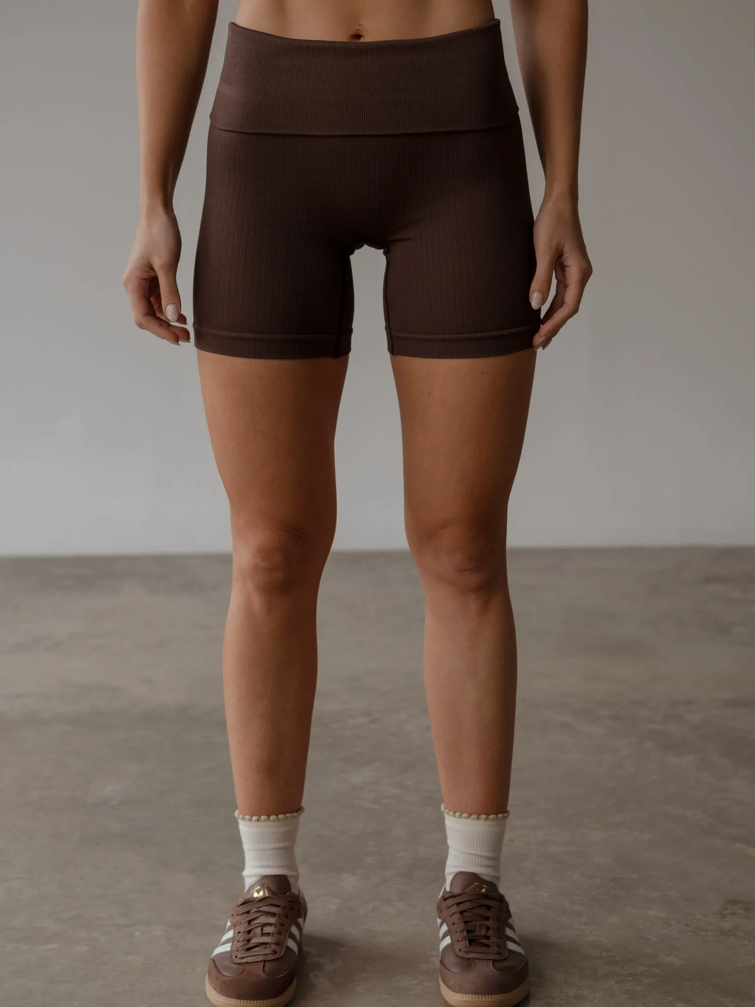 FLEX SEAMLESS SHORT - ESPRESSO
