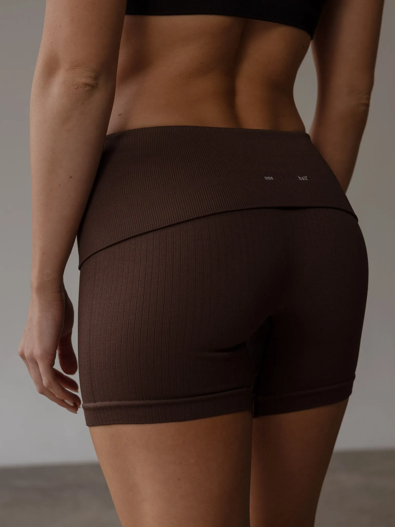 FLEX SEAMLESS SHORT - ESPRESSO