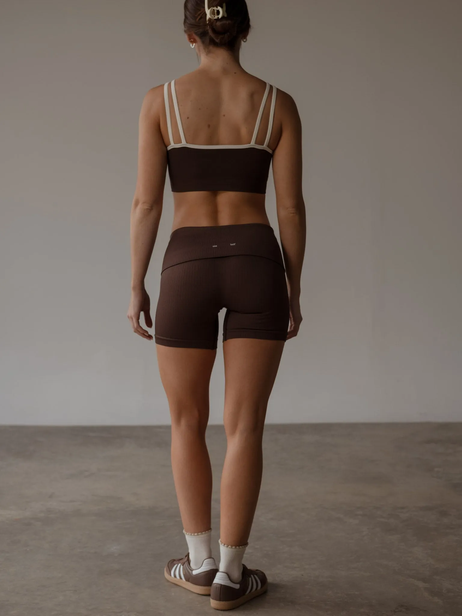 FLEX SEAMLESS SHORT - ESPRESSO