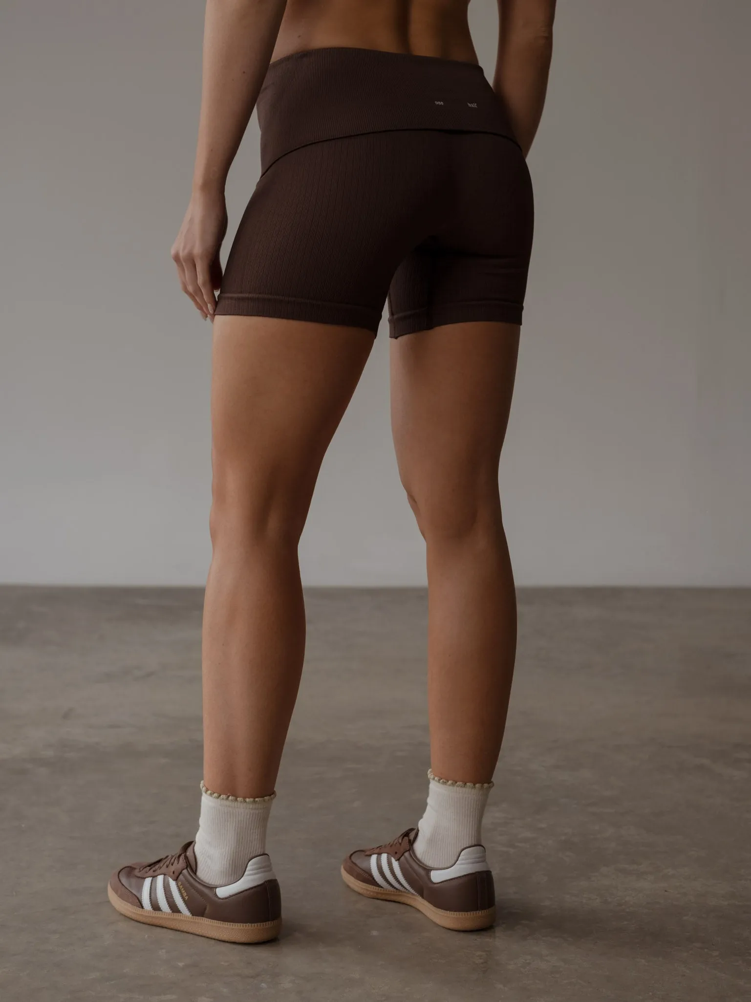 FLEX SEAMLESS SHORT - ESPRESSO
